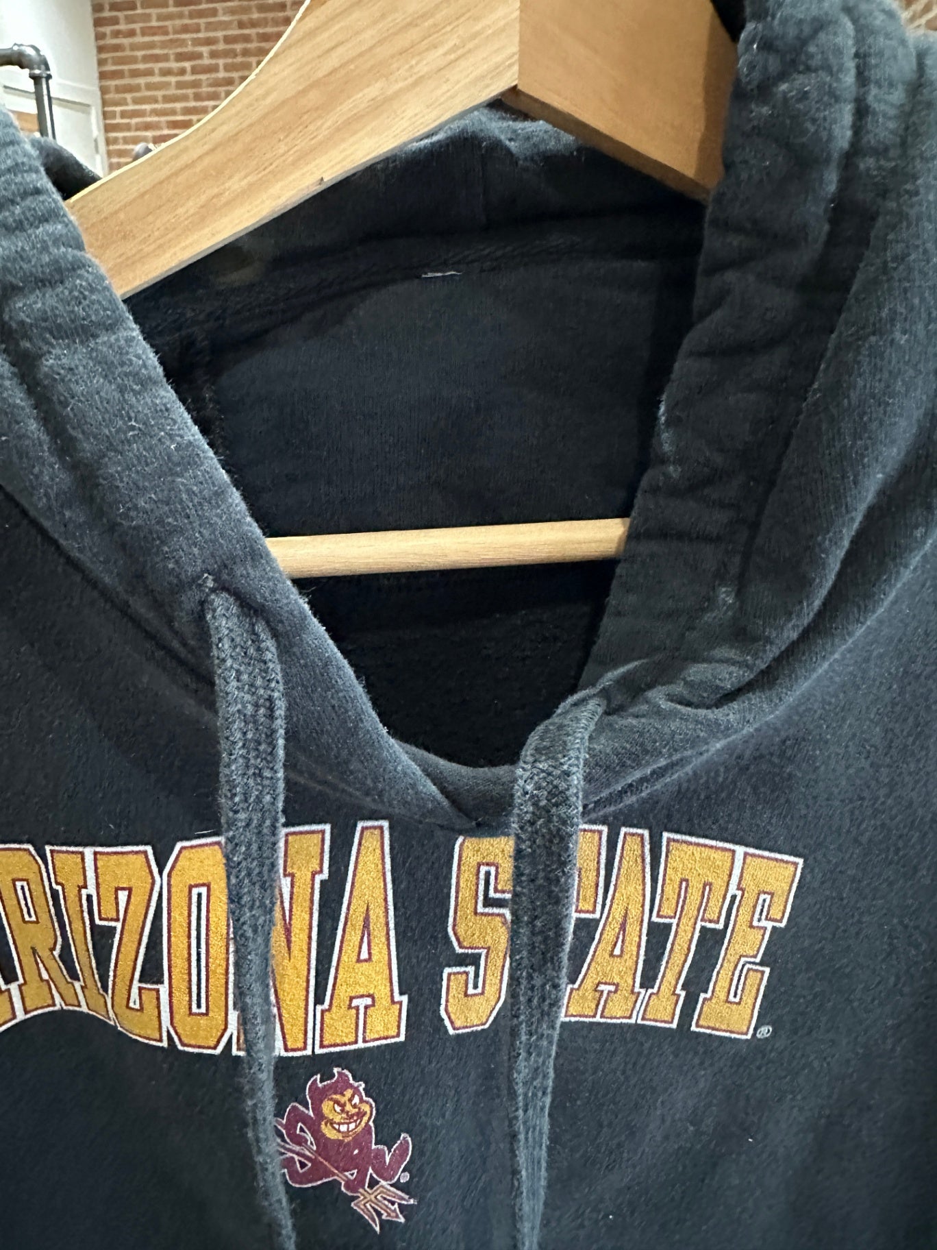 MISSING TAG FITS LIKE A L 27 X 24