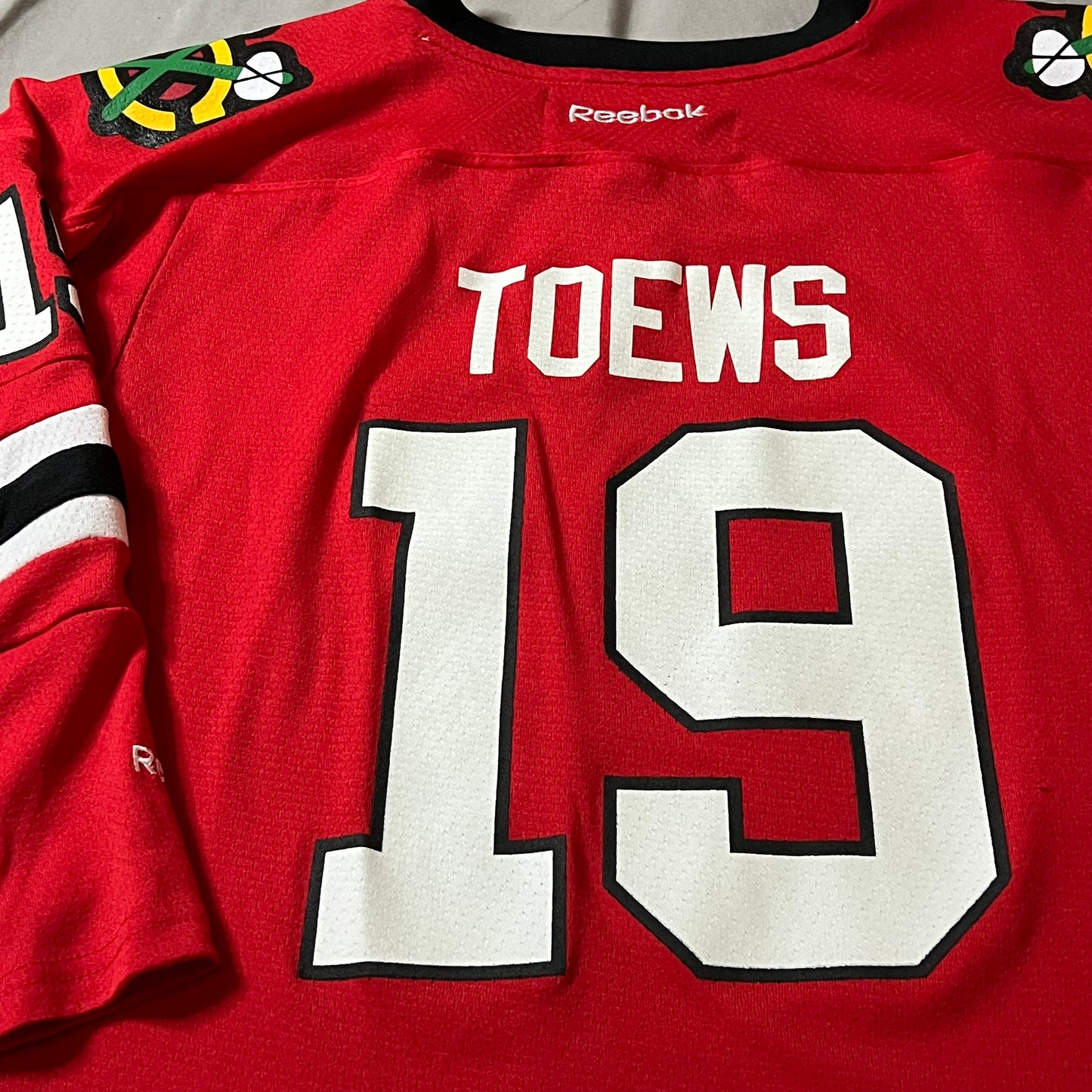 (Kids Large / XL) Jonathan Toews Jersey Chicago Blackhawks