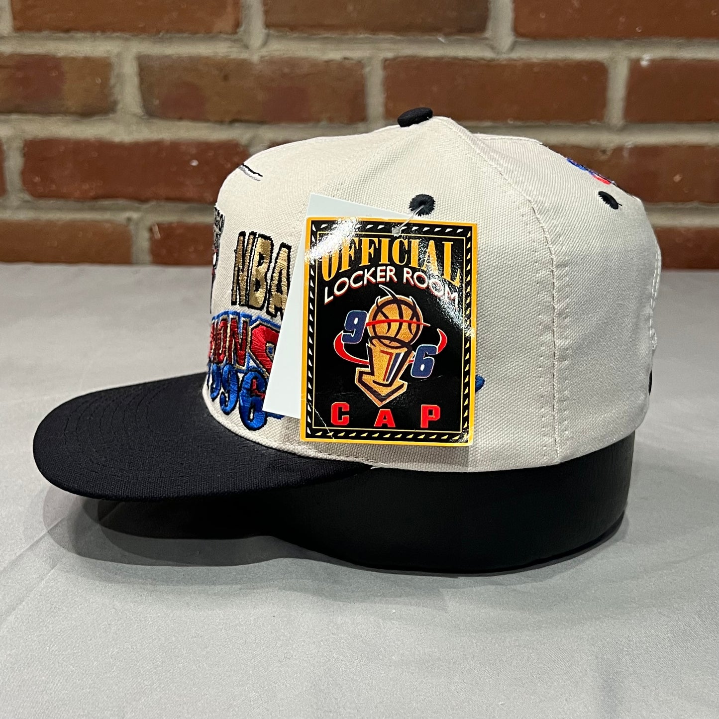 NWT 1996 Chicago Bulls Snapback Hat