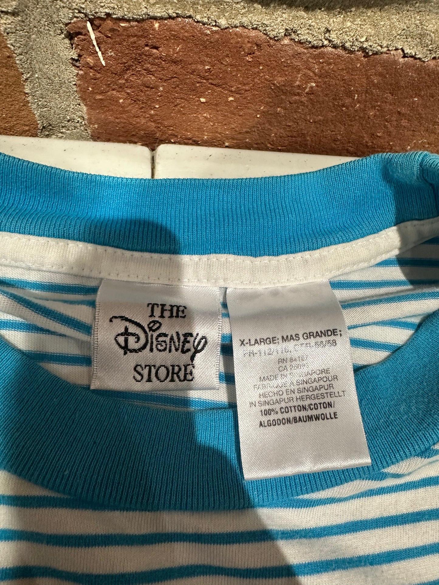 (Mens XL) Disney Winnie the Pooh 'Bear Hug' Shirt 007