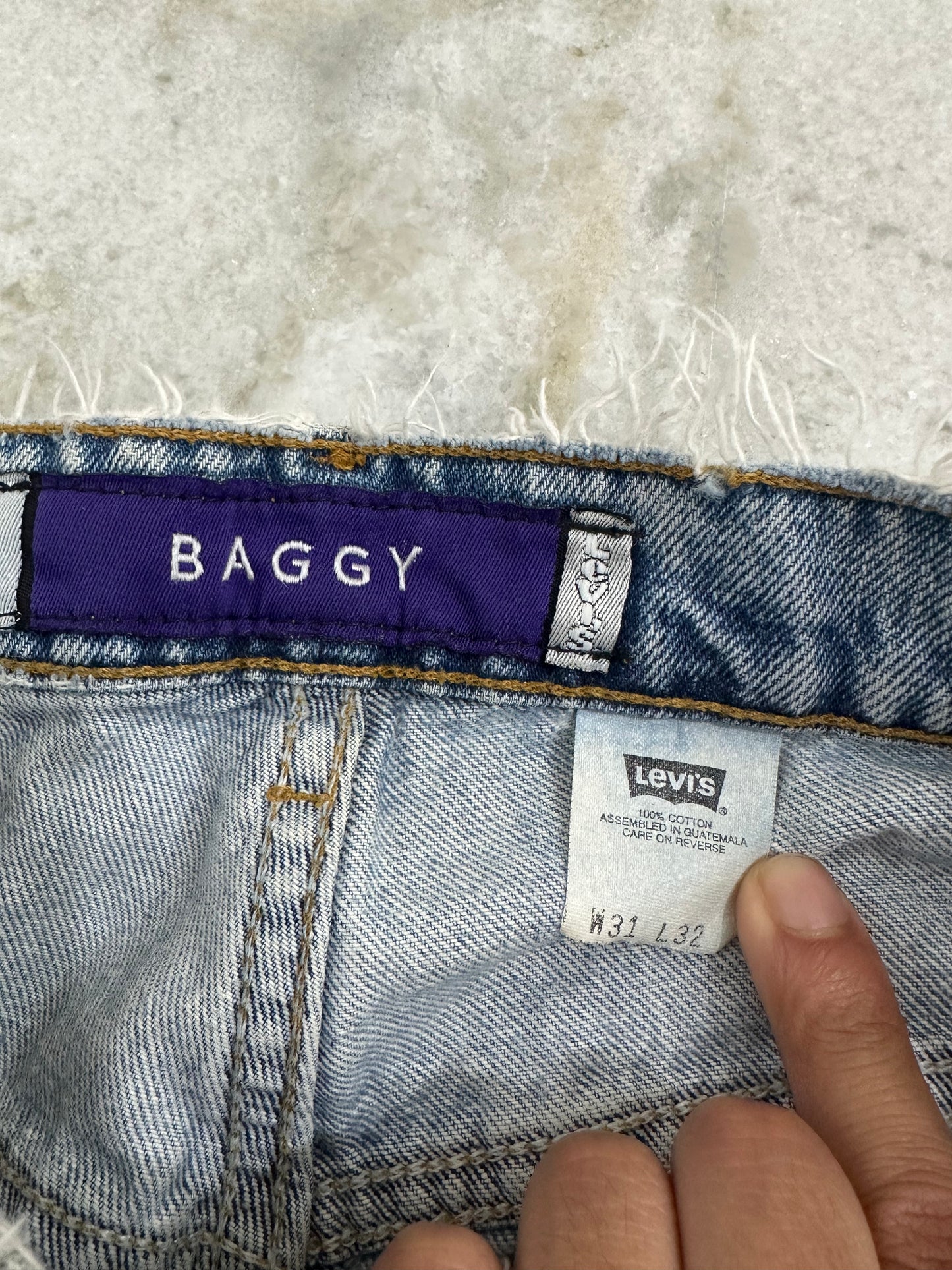 (Mens 31x32) Baggy Levi Jeans
