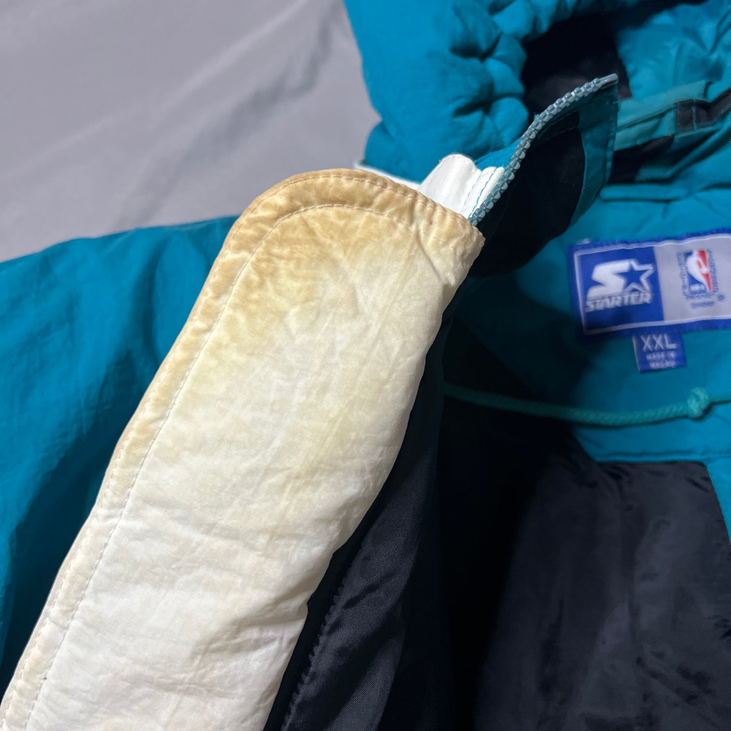 (Mens 2XL) Detroit Pistons Starter Jacket