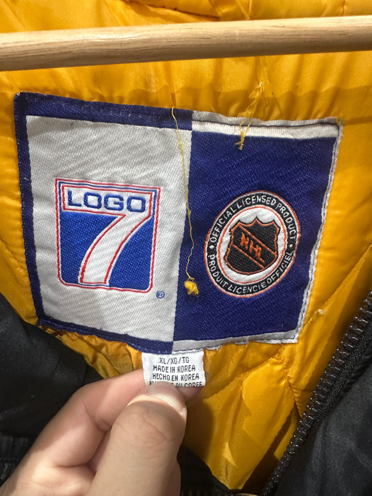 (Men XL) 90s Pittsburgh Penguins Puffer Jacket 007