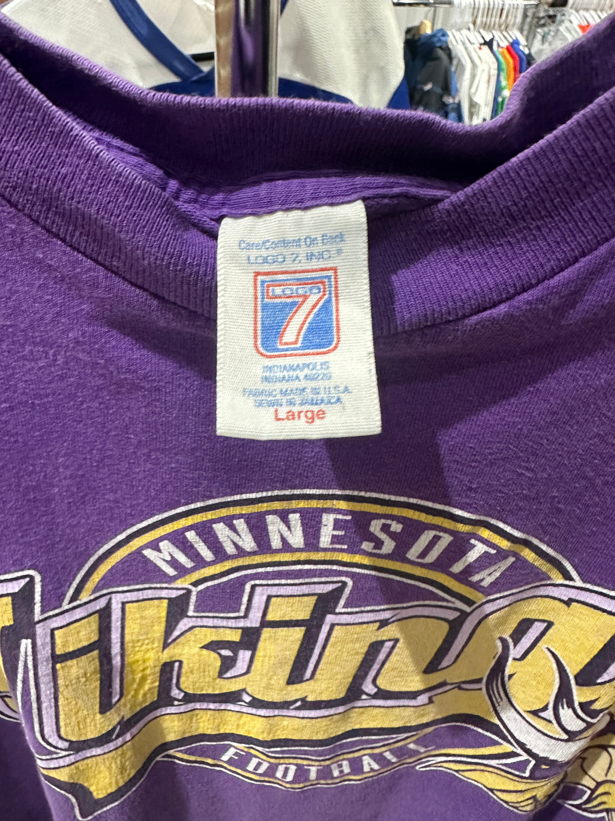 (Mens Medium) 90s Minnestota Vikings Spell-Out Shirt 007