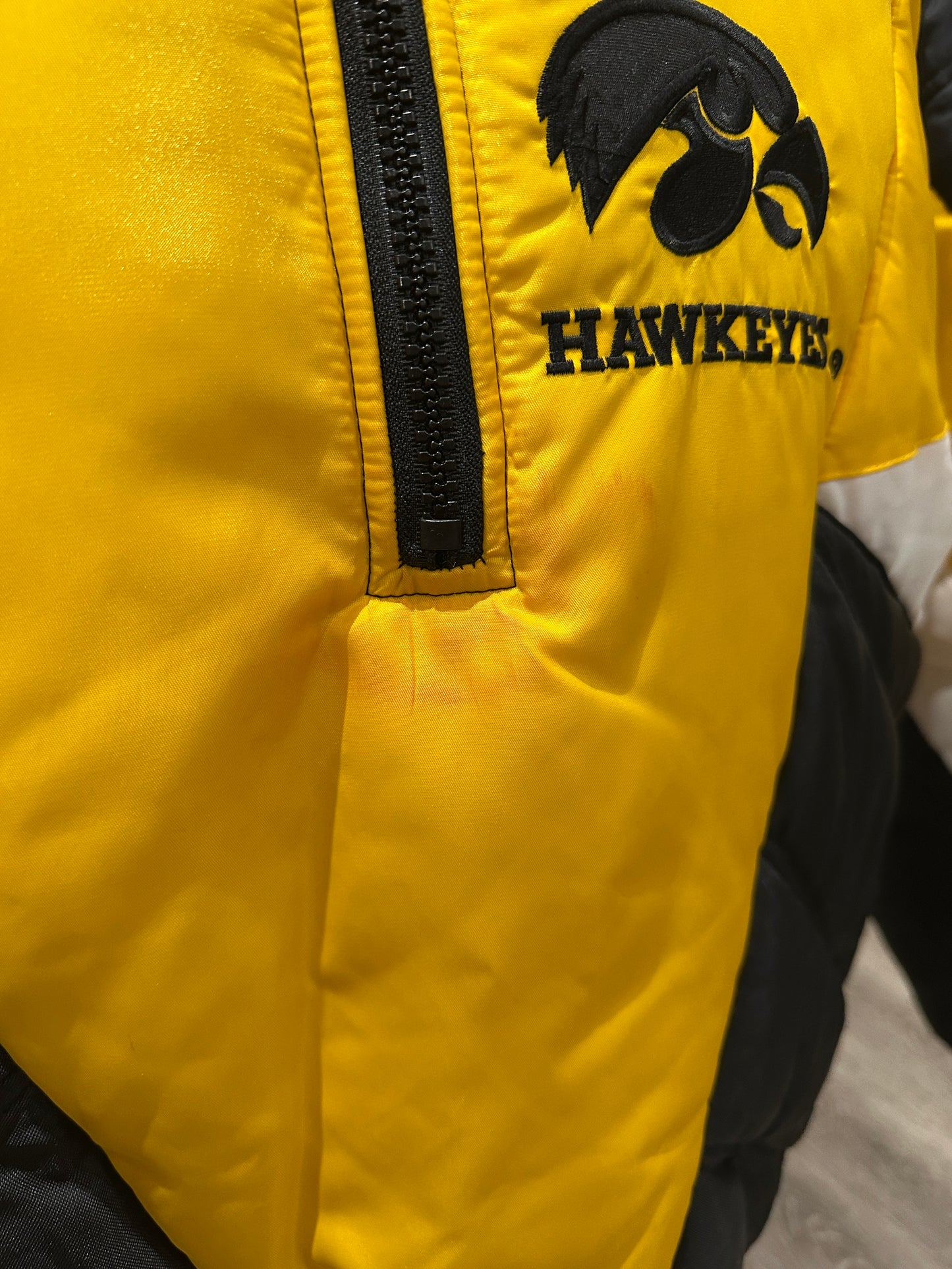 (Mens XL) 90s Iowa University Hawkeyes Jacket