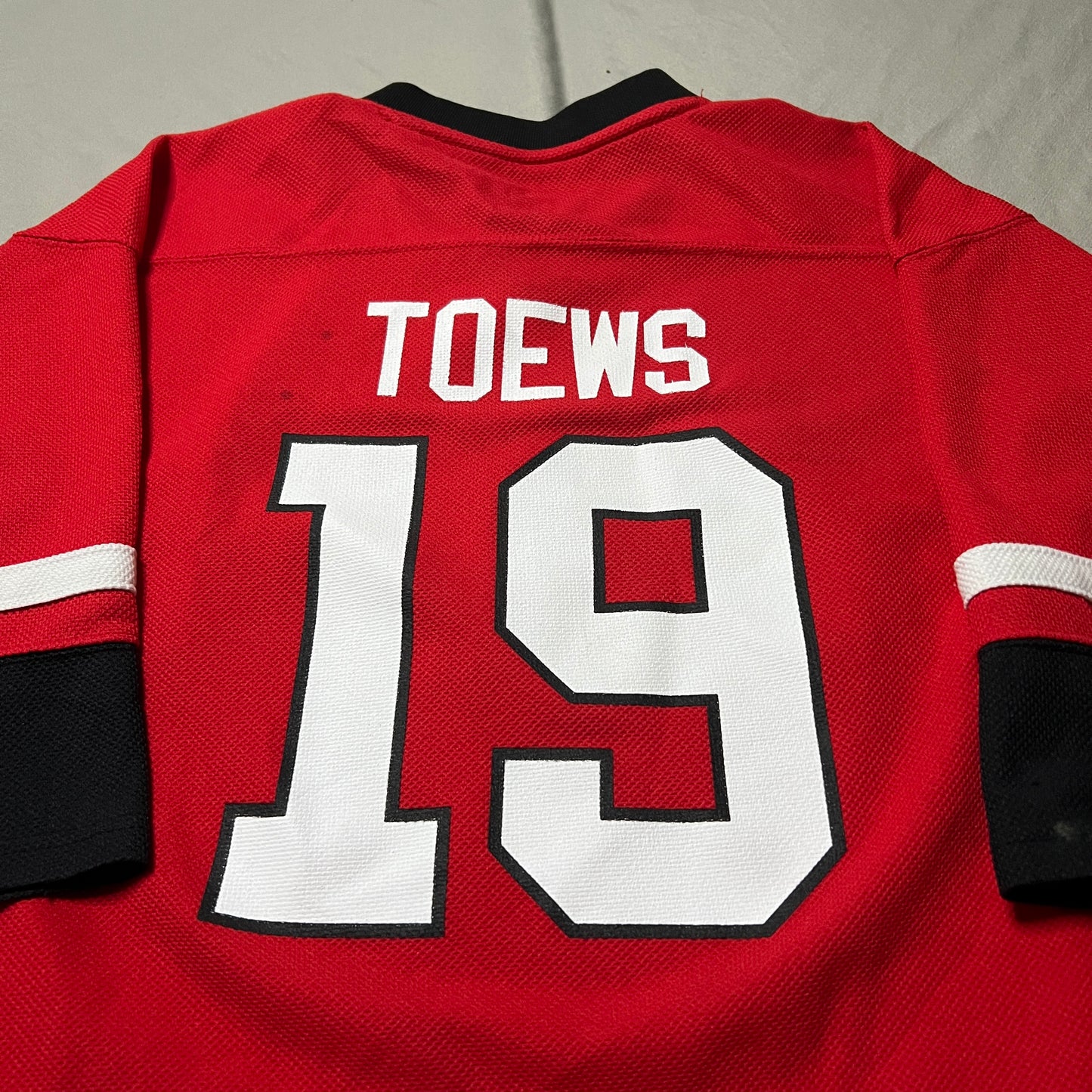 Jonathan Toews Jersey Chicago Blackhawks Kids Youth Large/XL #19 NHL