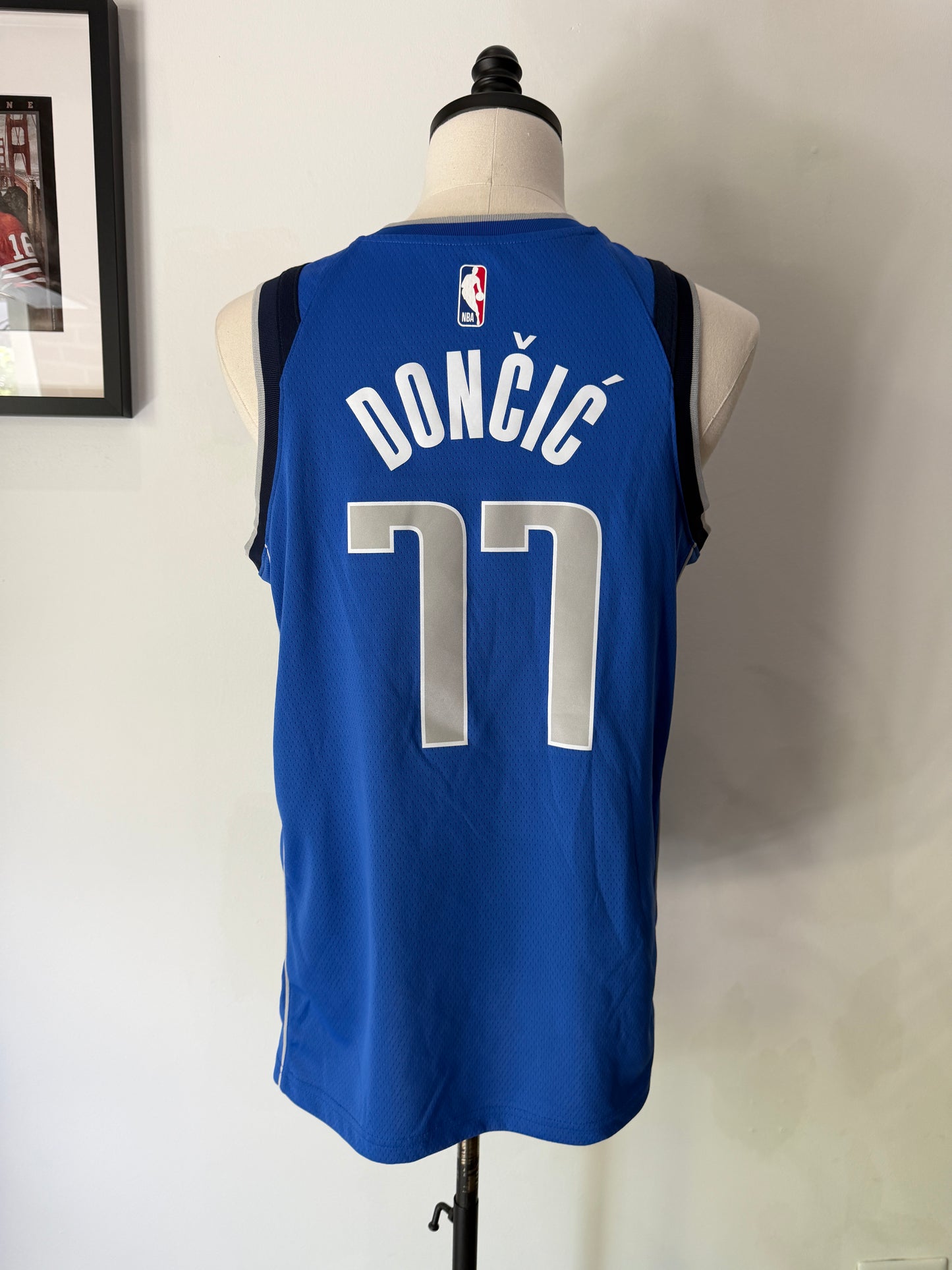 (Mens Medium) Luka Doncic Dallas Mavericks Jersey