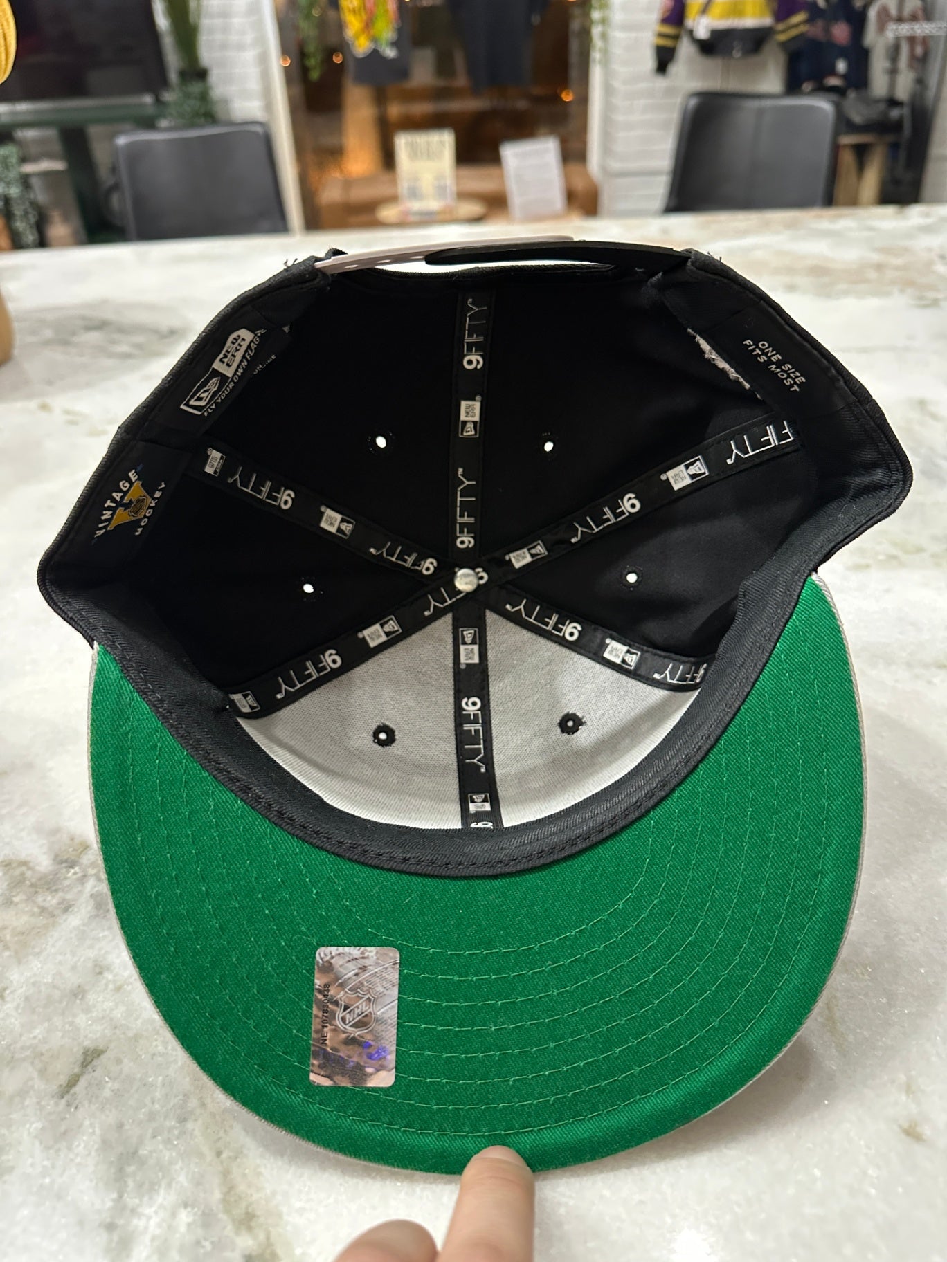 New Era Los angeles kings hat flaws