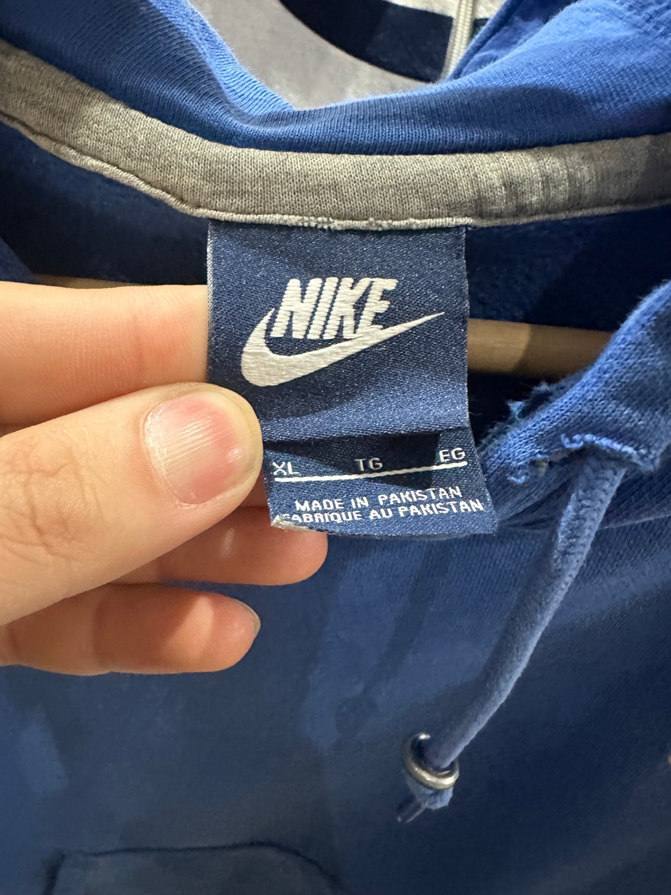 XL 27 X 26 FLAWS
