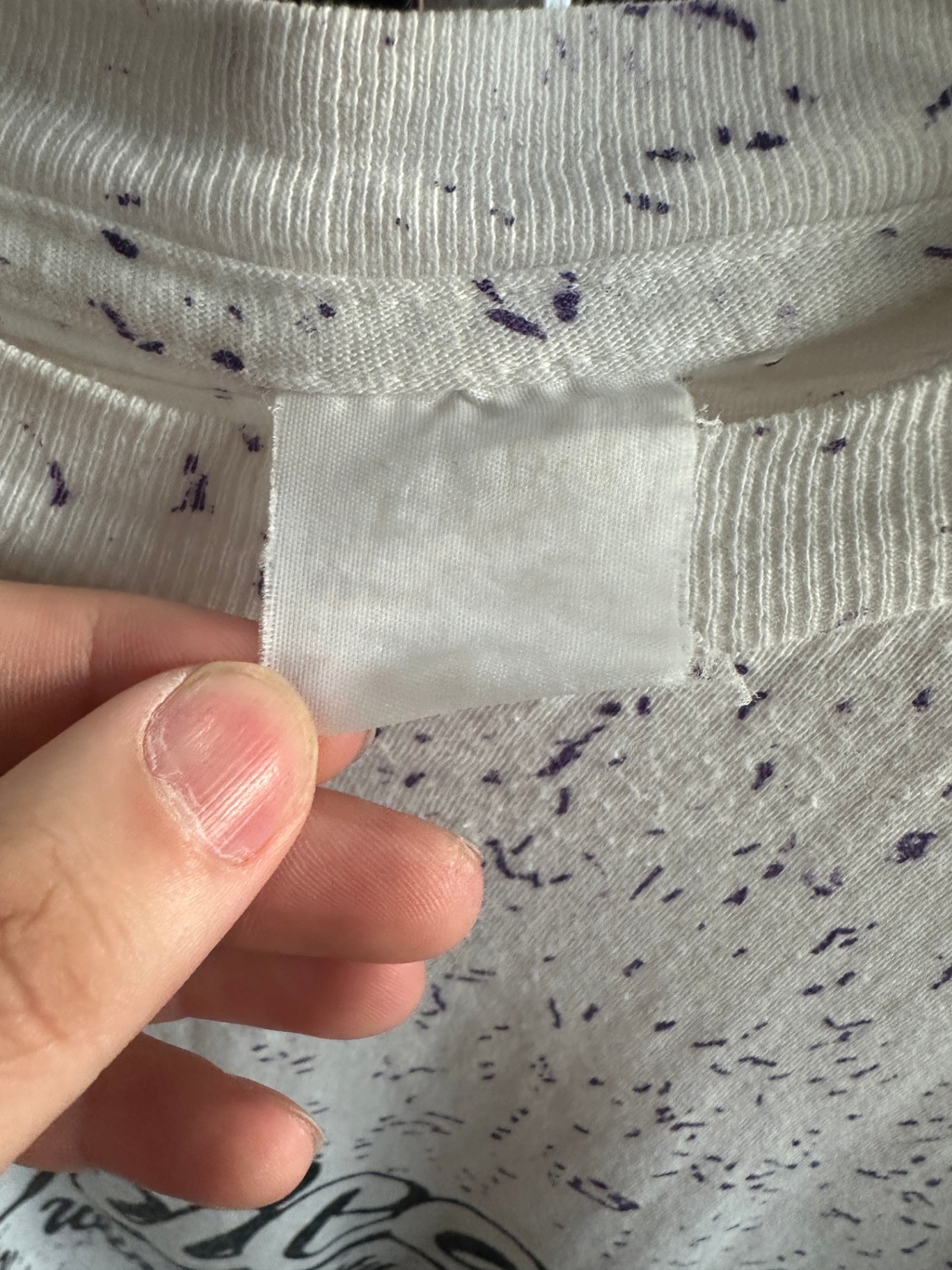 FADED TAG FITS LIKE A SMALL 24 X 19 