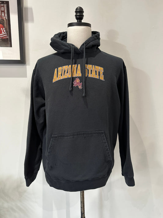 MISSING TAG FITS LIKE A L 27 X 24 