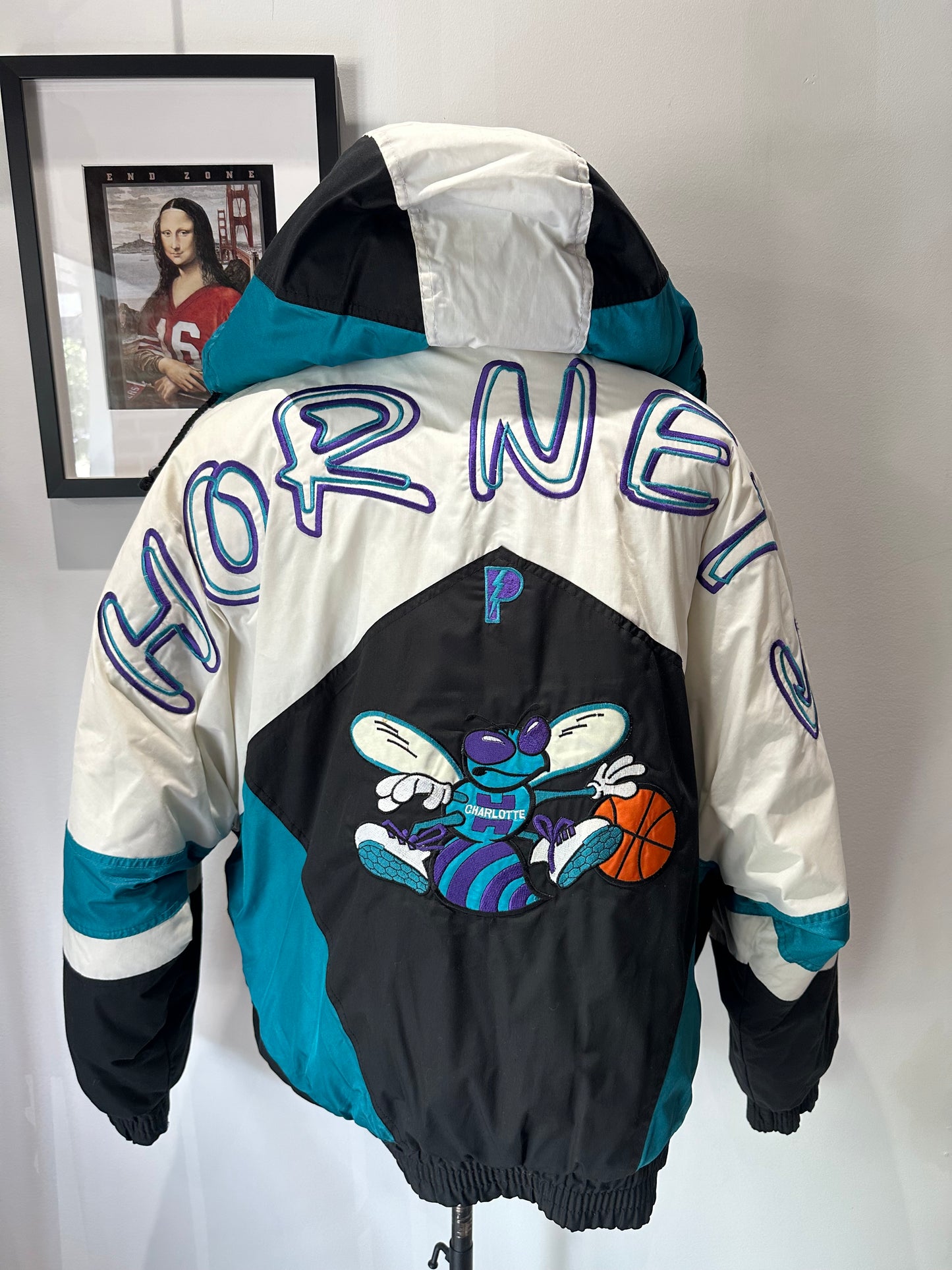 (Mens XXL) 90s Charlotte Hornets Puffer Jacket 007
