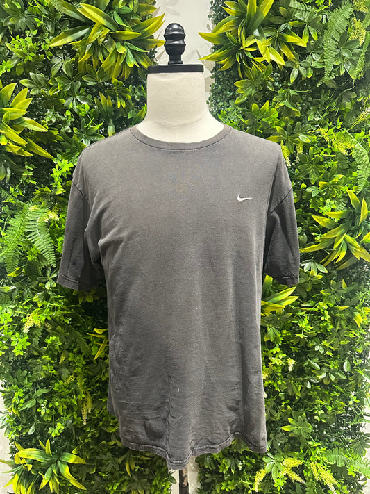 (Mens Medium) 90s Nike Essential Shirt