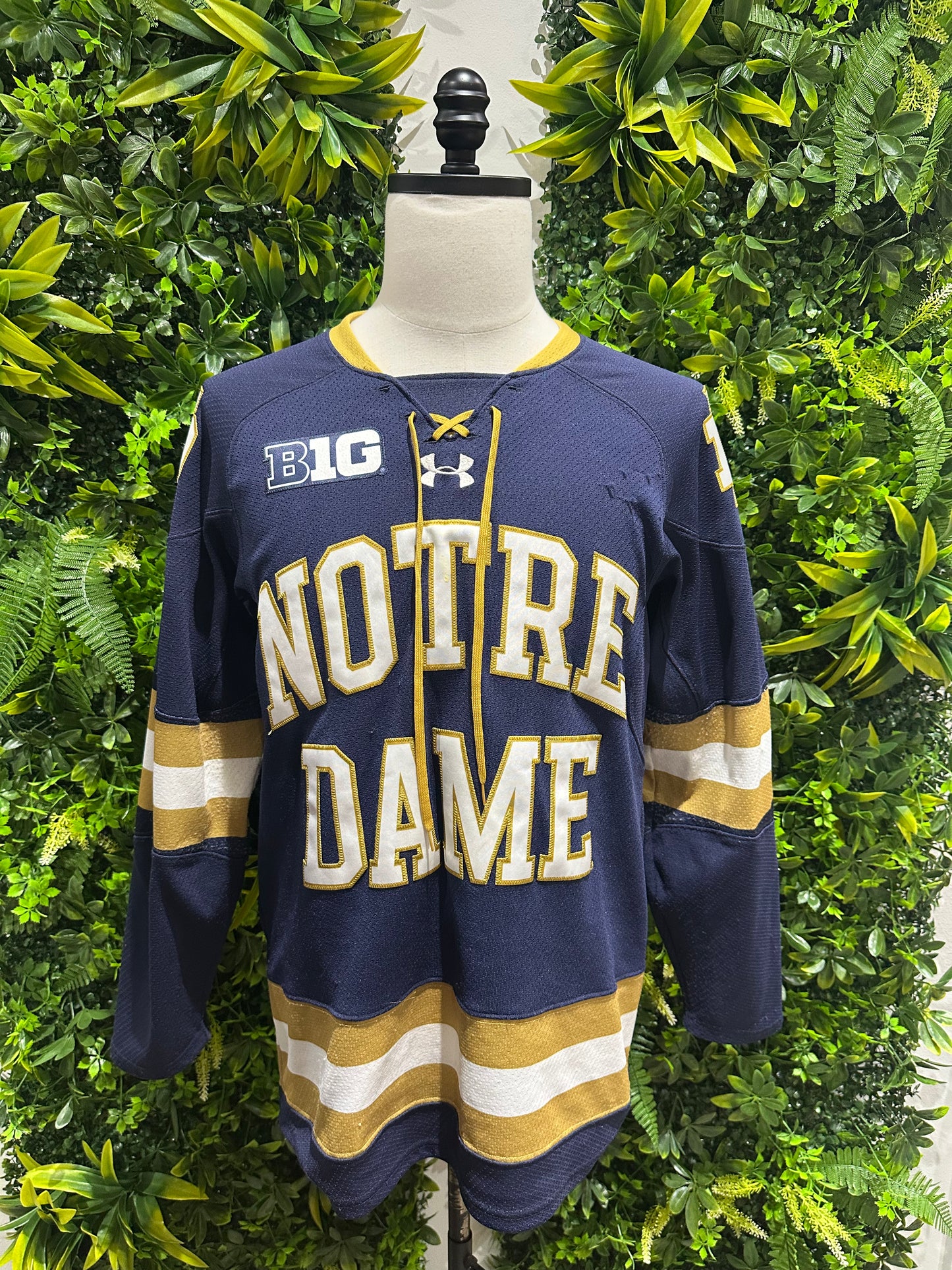 (Mens Small) Notre Dame Hockey Jersey