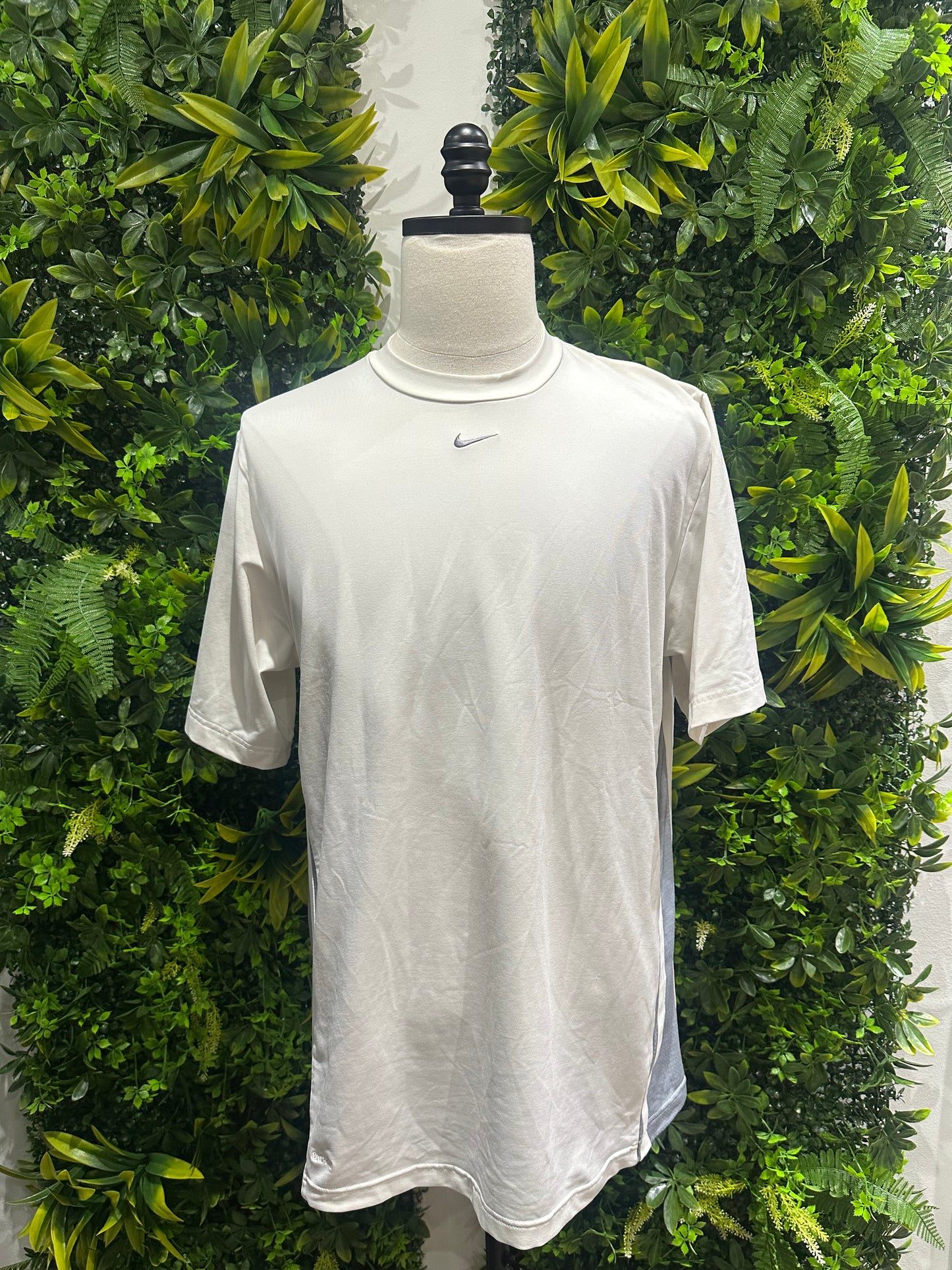 (Mens Large) Nike White Center-Swoosh Shirt 007
