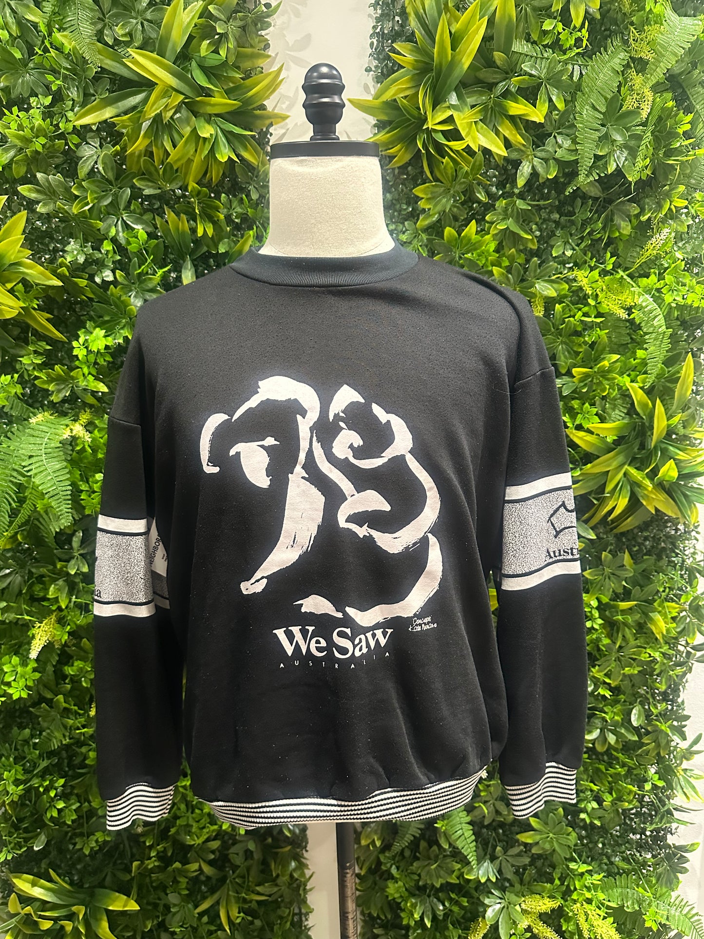 (Mens Large) 'We Saw Australia' Black Sweater 007