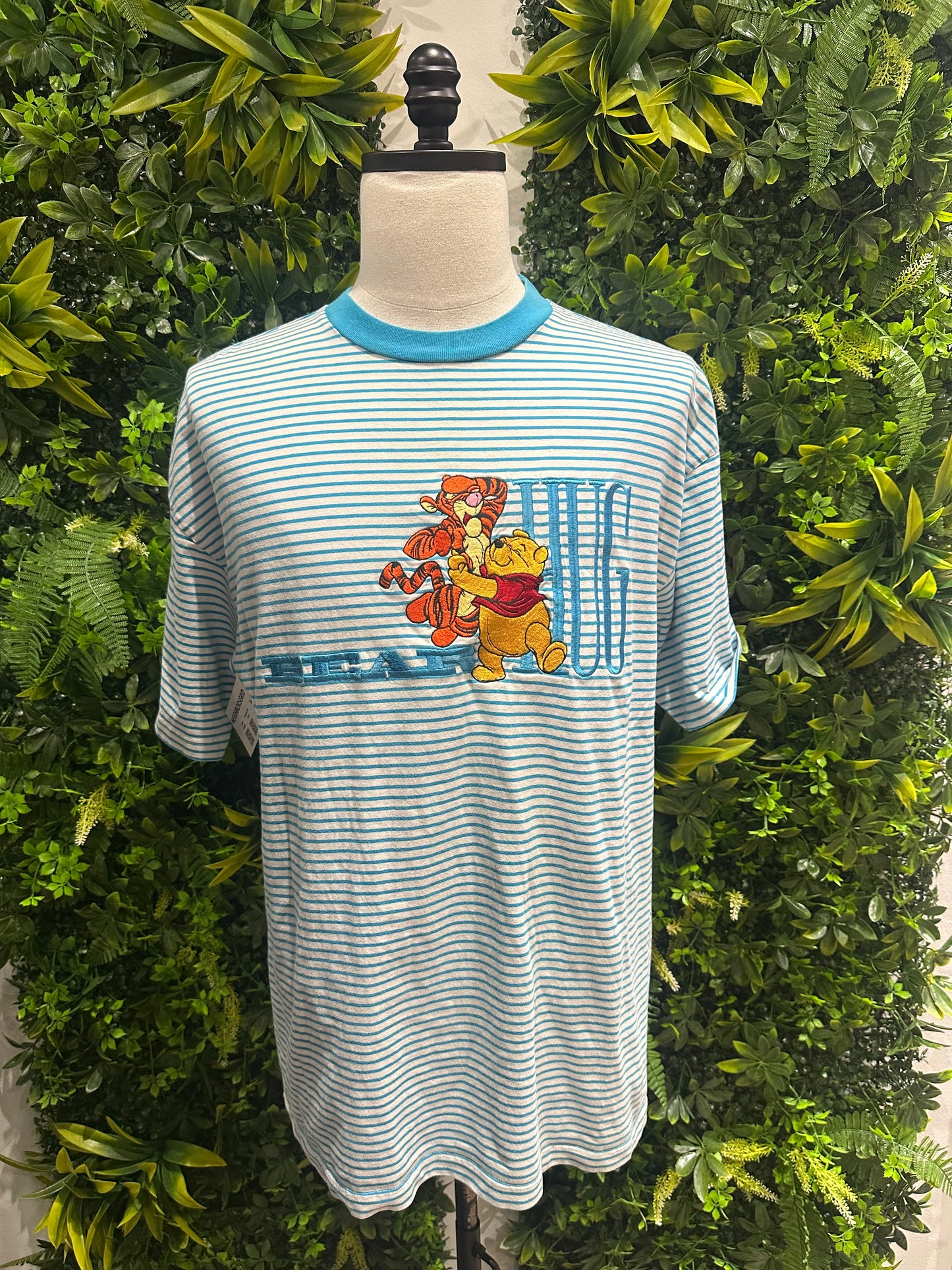 (Mens XL) Disney Winnie the Pooh 'Bear Hug' Shirt 007