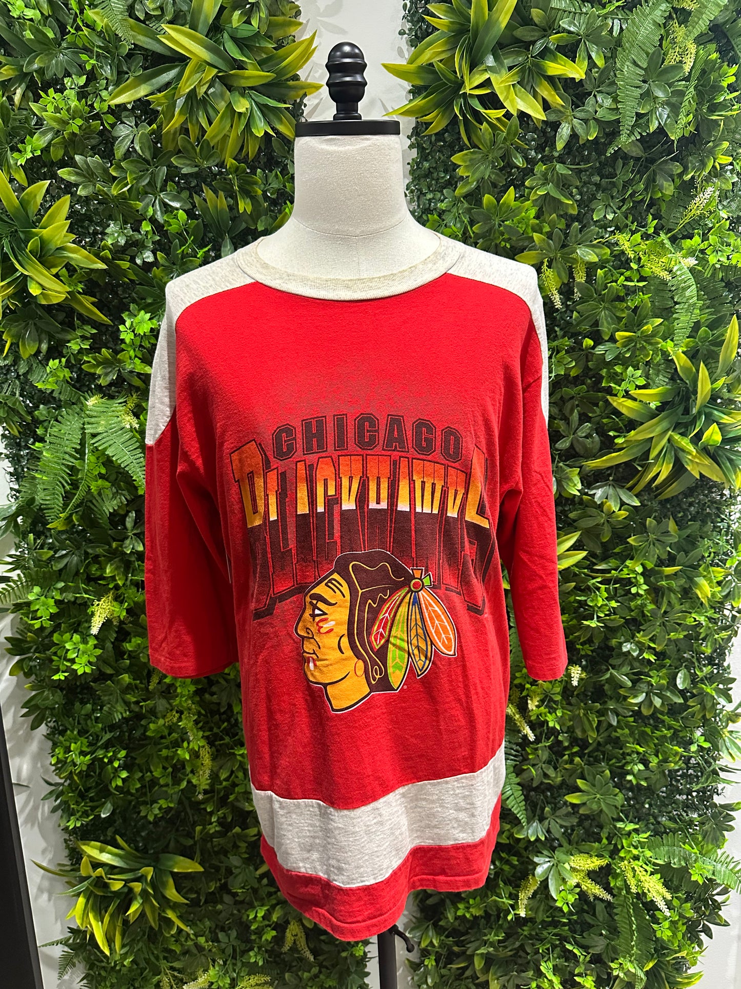 (Mens Large) 90s Blackhawks Spell-out Shirt 007