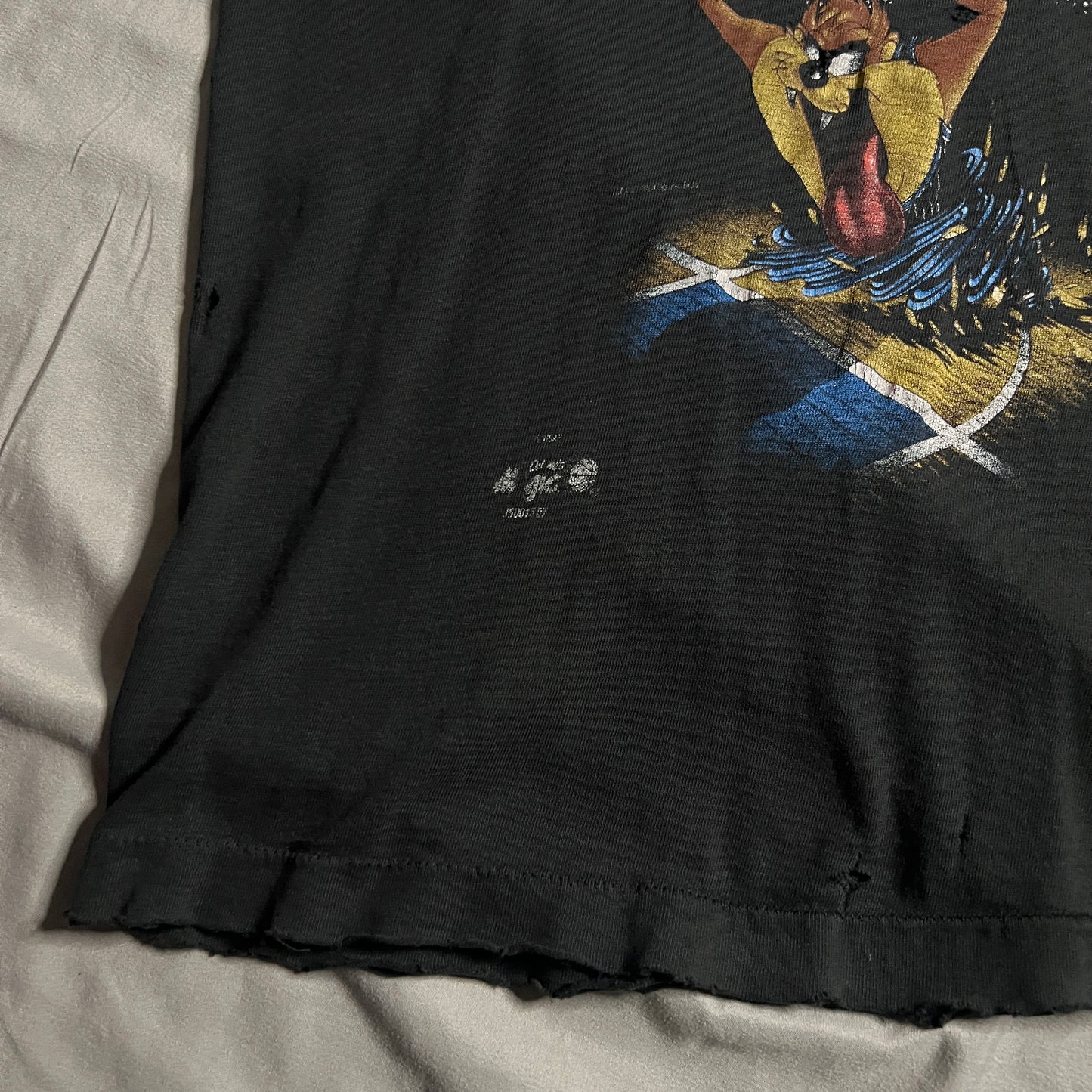(Kids Small) 90s Orlando Magic Taz Shirt Distressed