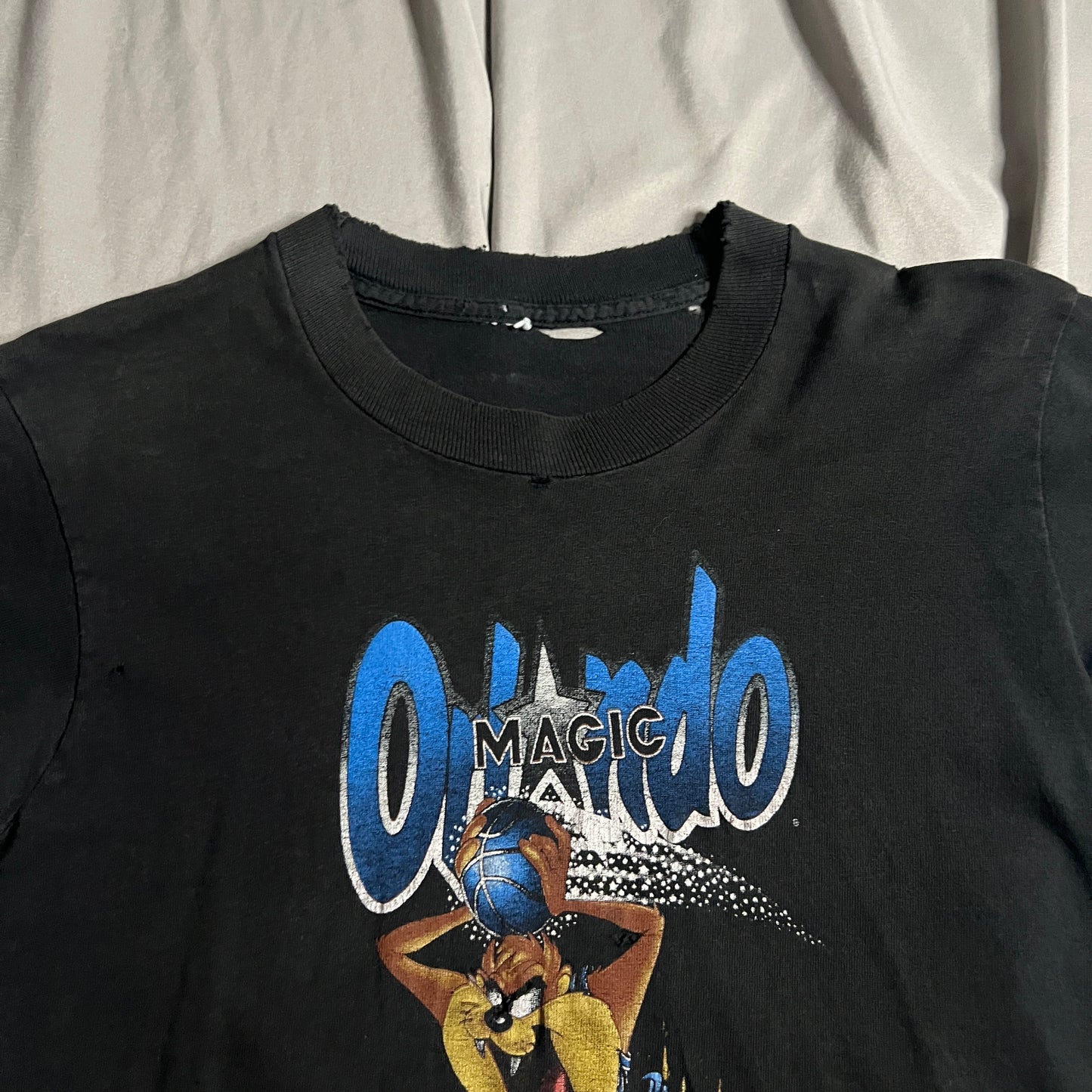 (Kids Small) 90s Orlando Magic Taz Shirt Distressed