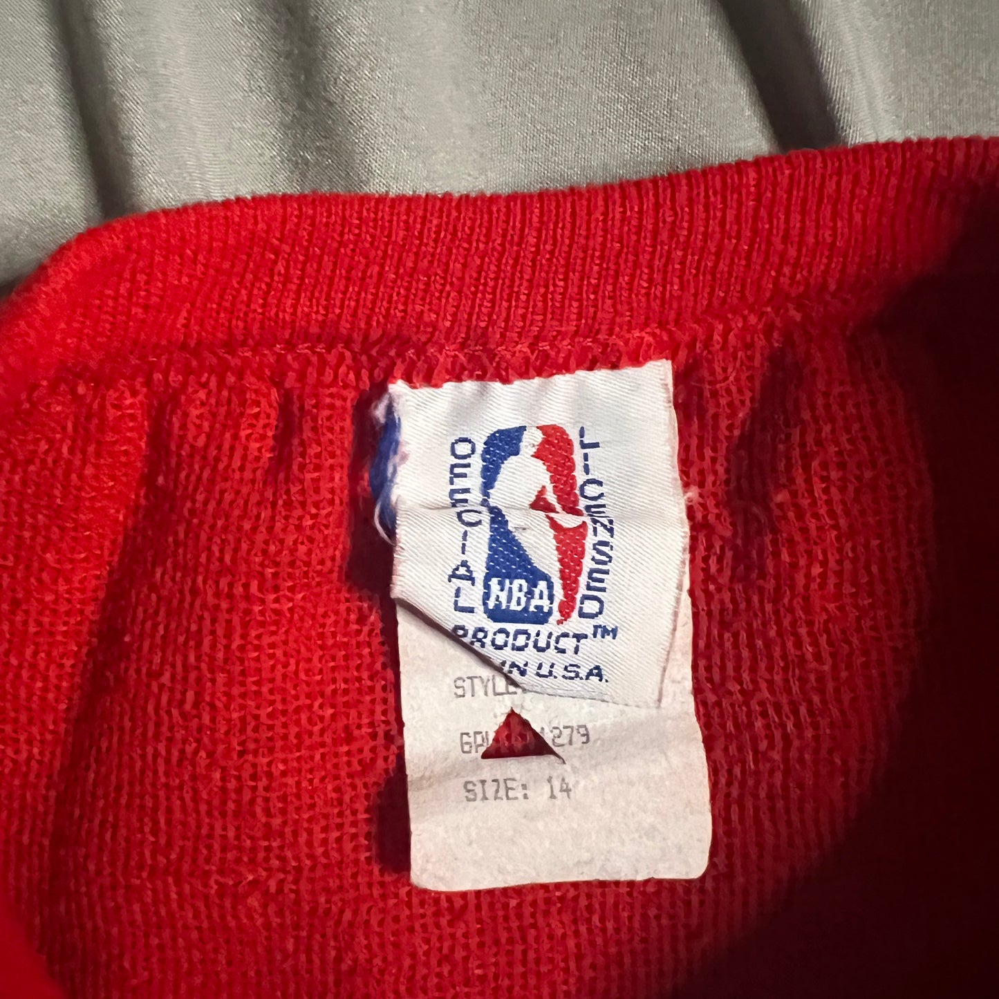 (Kids Large / 14) 80s/90s Chicago Bulls Sweater