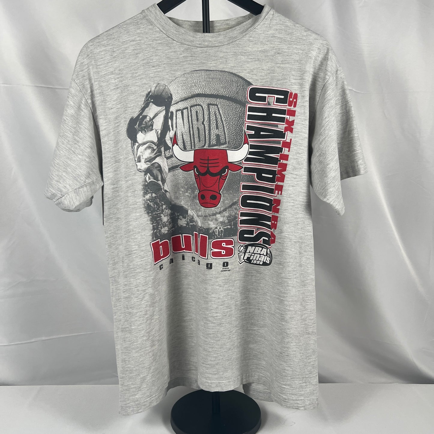 (Mens Medium) 1998 Chicago Bulls Shirt