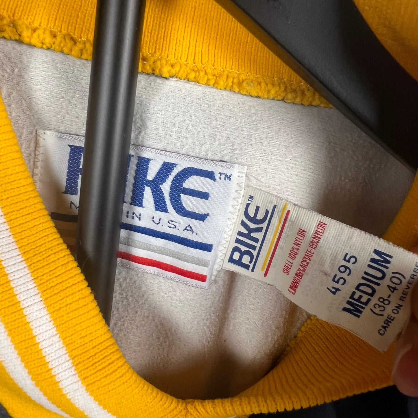 (Mens Medium) Notre Dame Windbreaker Jacket