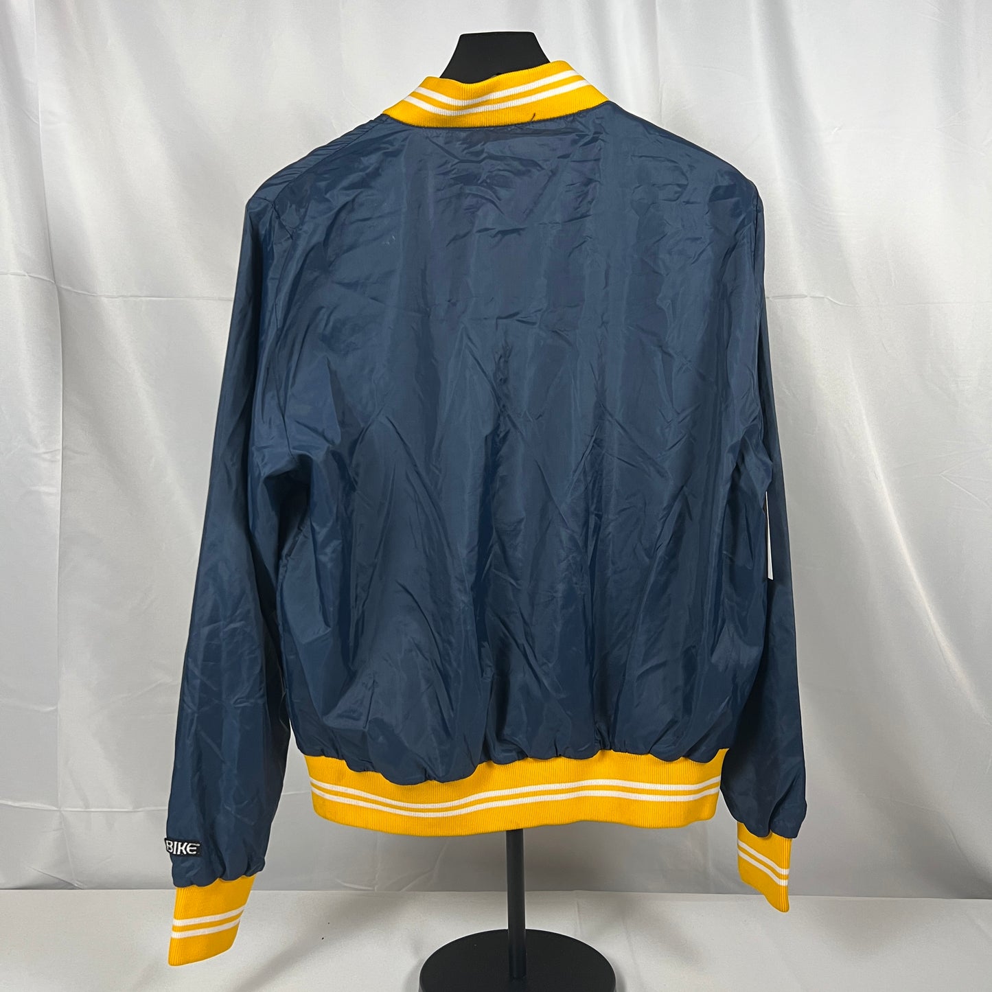 (Mens Medium) Notre Dame Windbreaker Jacket