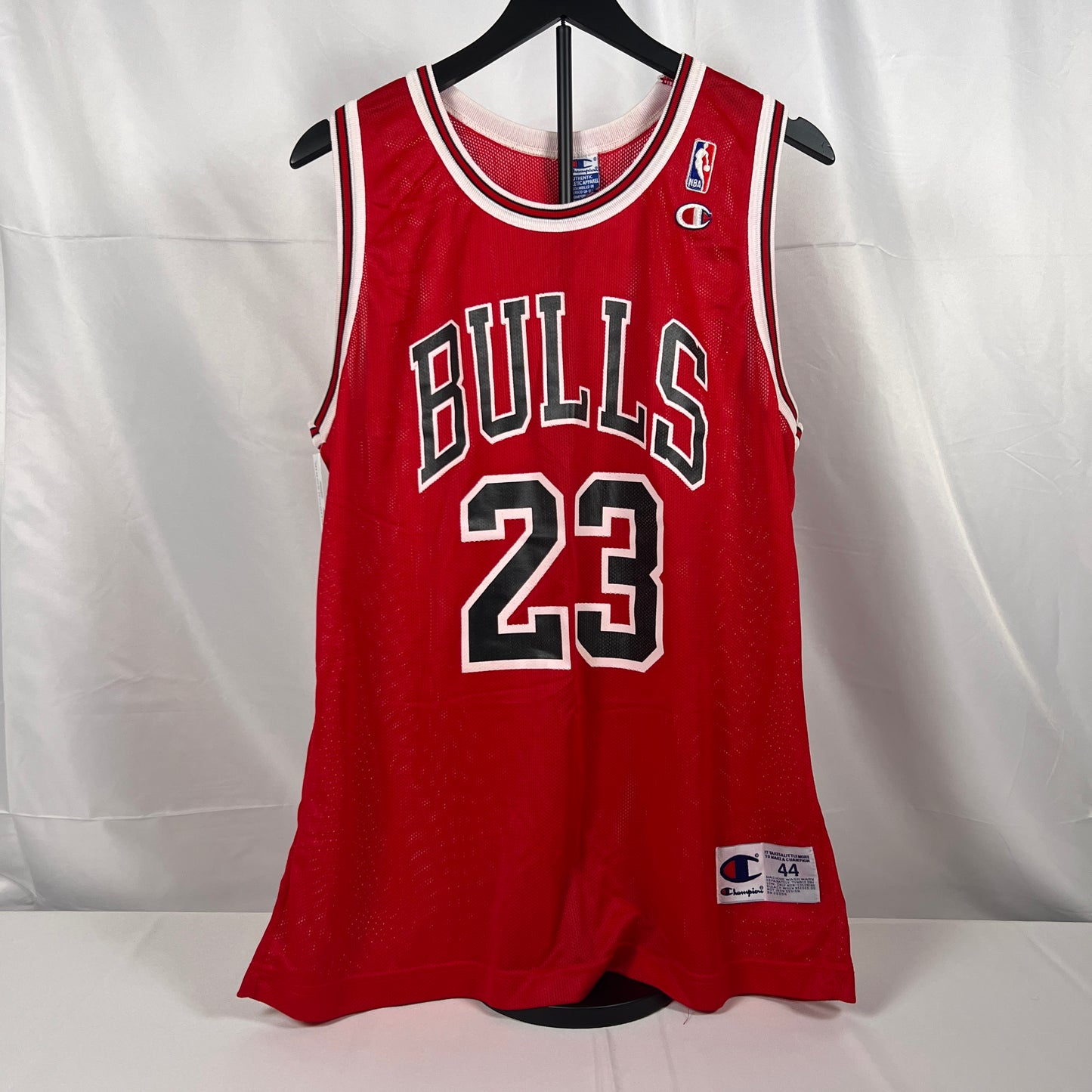 (Mens 44 / Medium) 90s Michael Jordan Chicago Bulls Jersey