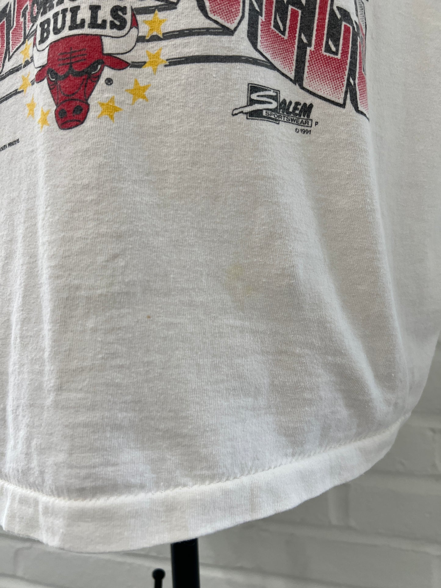 (Mens Large) 1991 Chicago Bulls Caricature Shirt