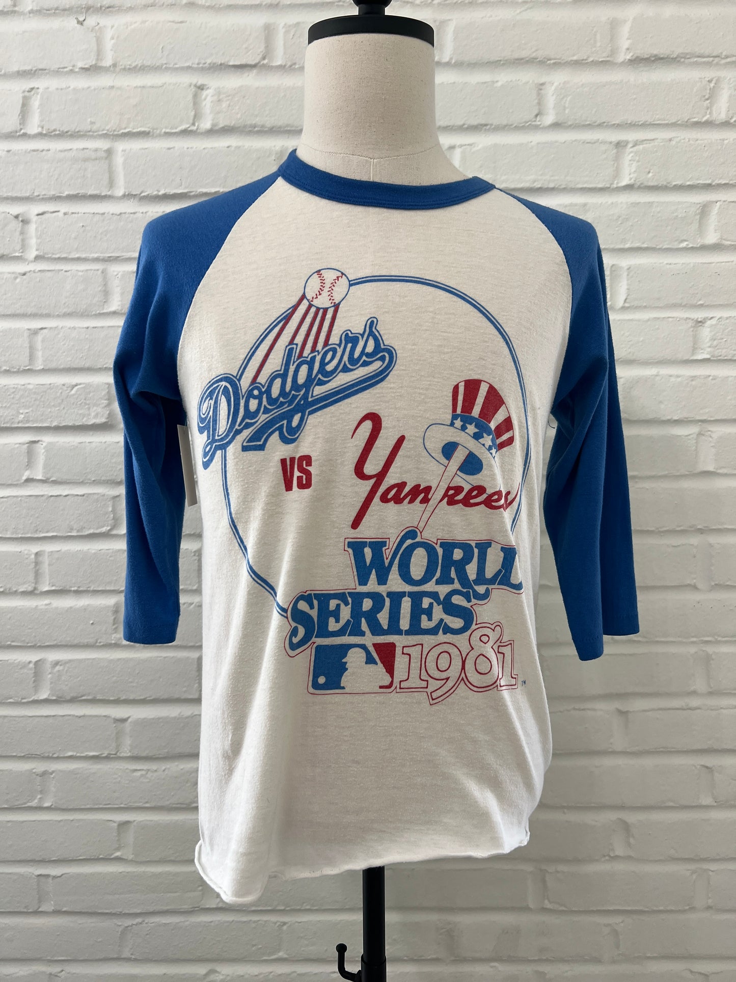 (Womans Medium) 1981 Dodgers vs Yankees Shirt