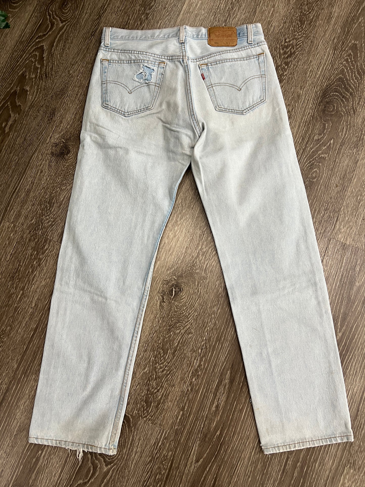 (Mens 34x30) Levis Jeans