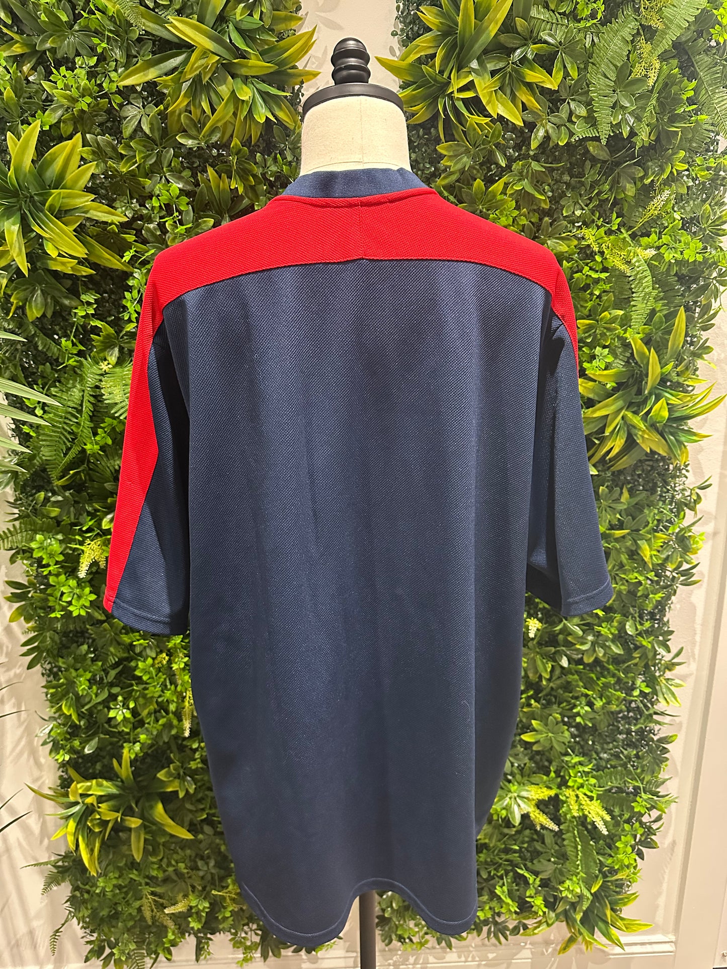 (Mens 2XL) Chicago Cubs Nike Center Swoosh Shirt