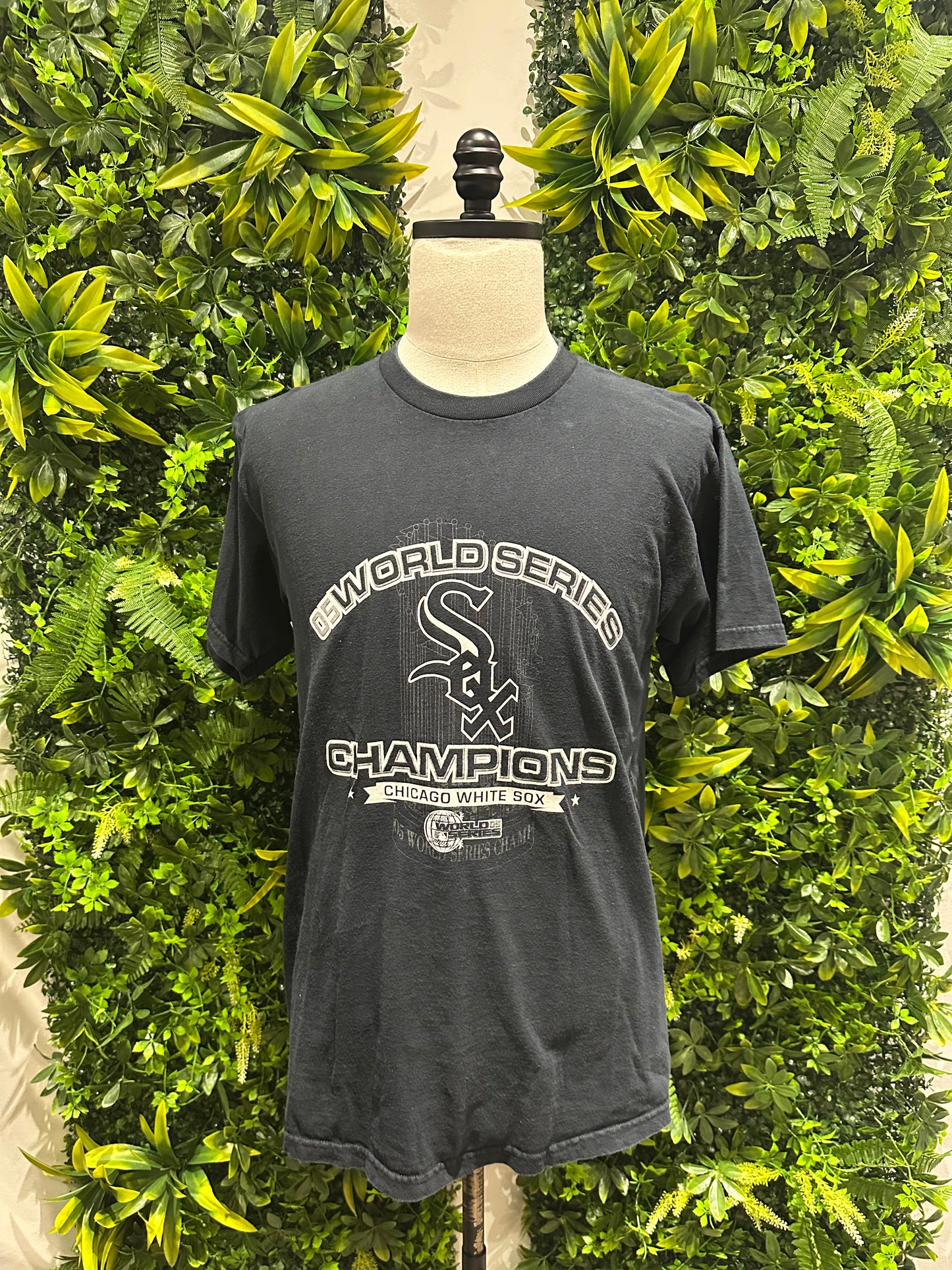 (Mens Large) Chicago White Sox World Series Champions Shirt