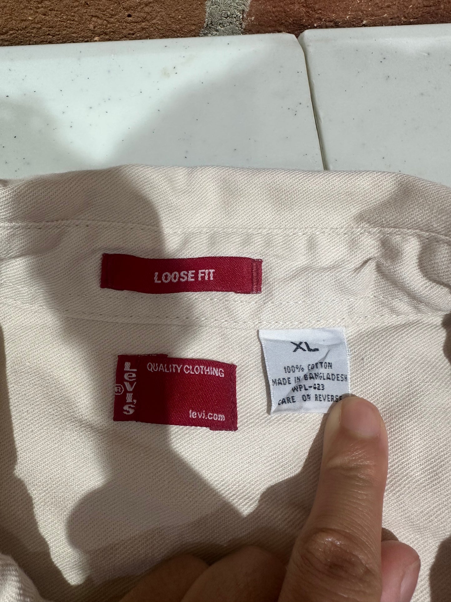 (Mens XL) Levi's White Button-Up Shirt 007