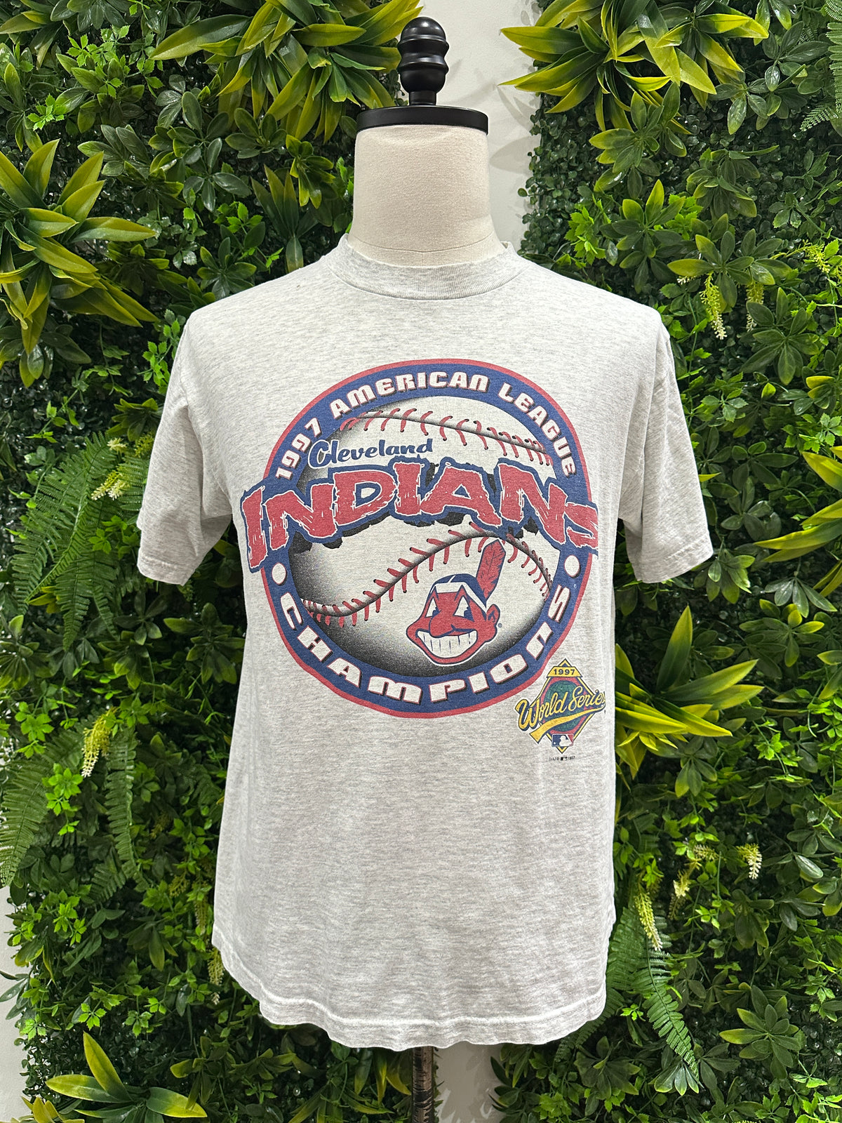 (Mens Medium) 1997 Cleveland Indians Shirt 007