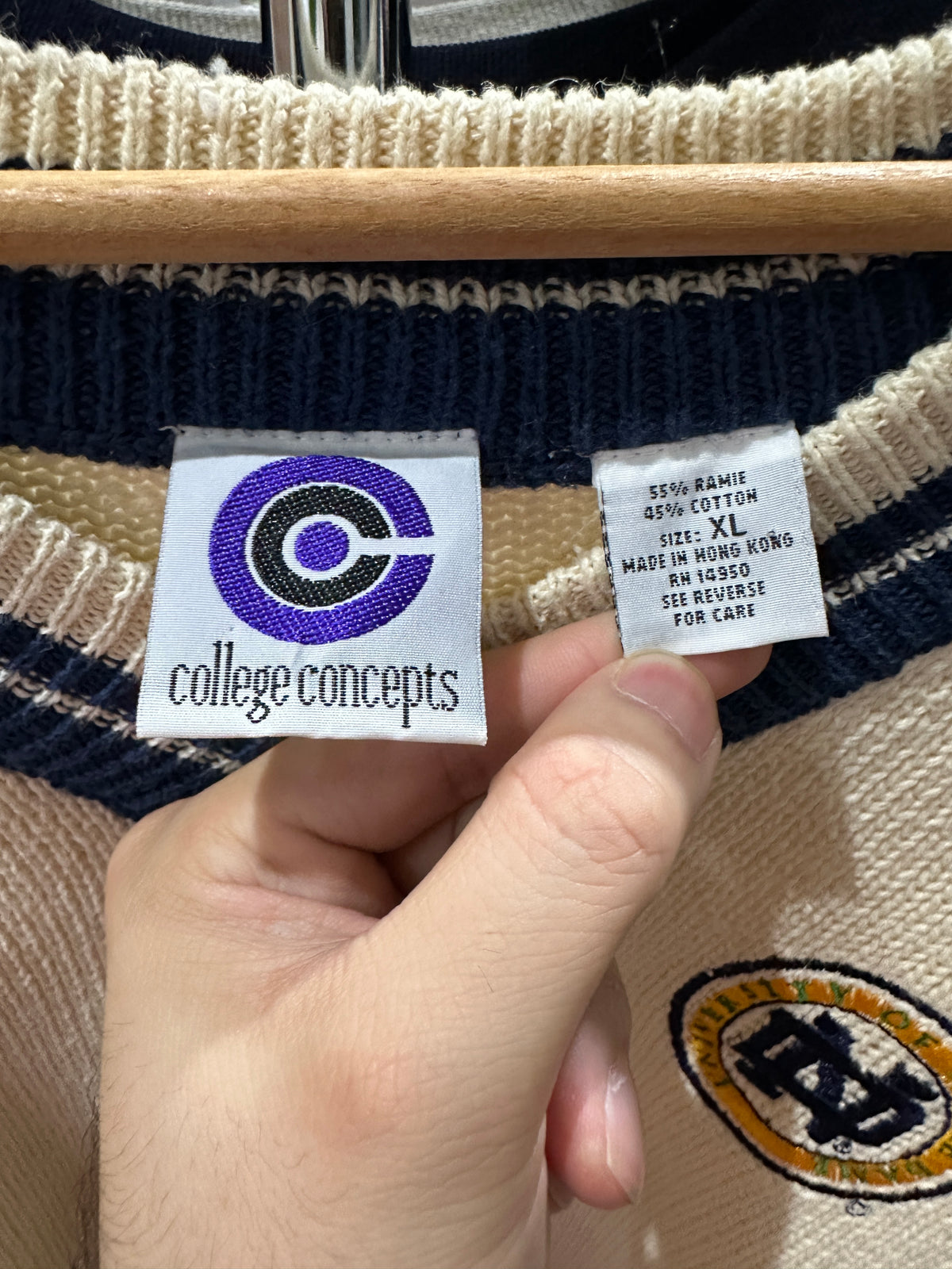 (Mens XL) 90s Notre Dame Knit Sweater 007