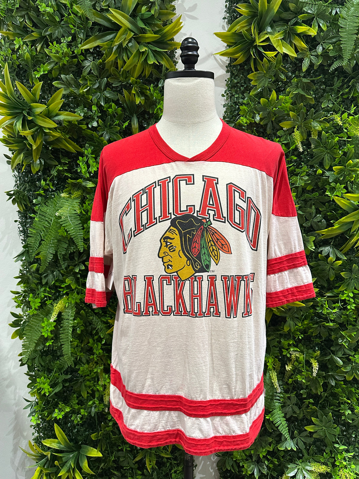 (Mens XL) 90s Chicago Blackhawks Spell-Out Shirt 007