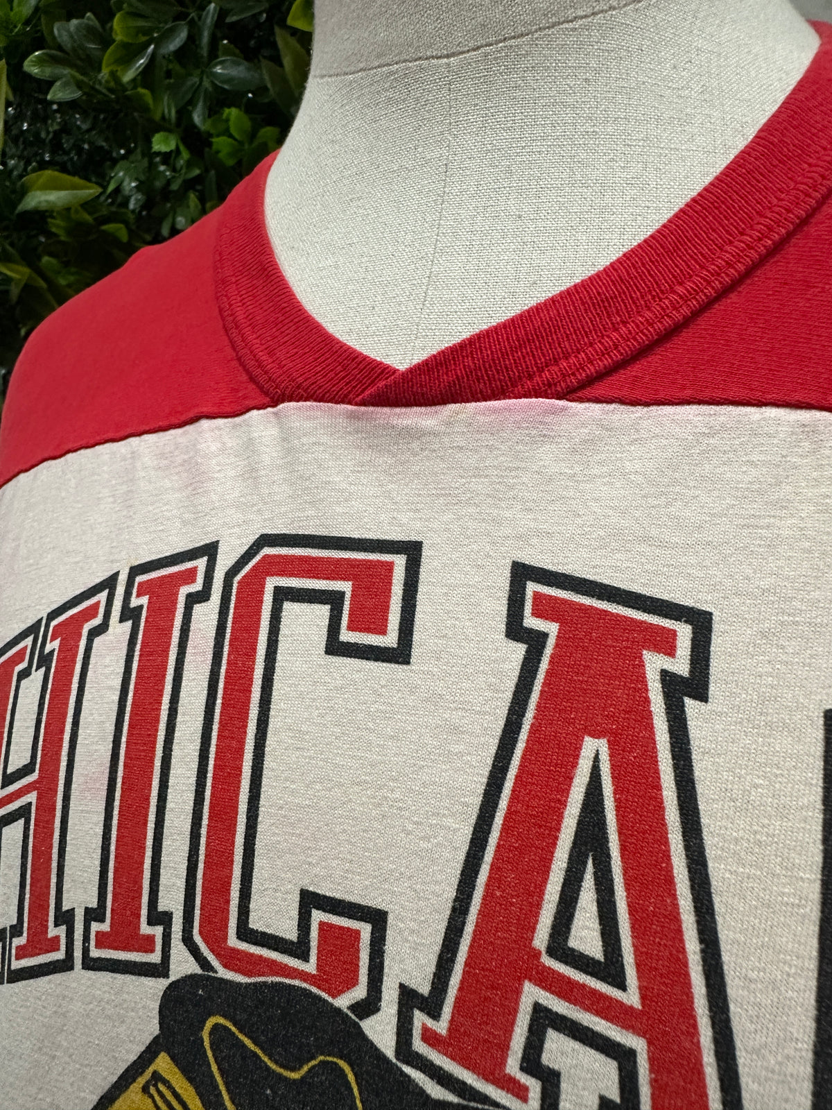 (Mens XL) 90s Chicago Blackhawks Spell-Out Shirt 007