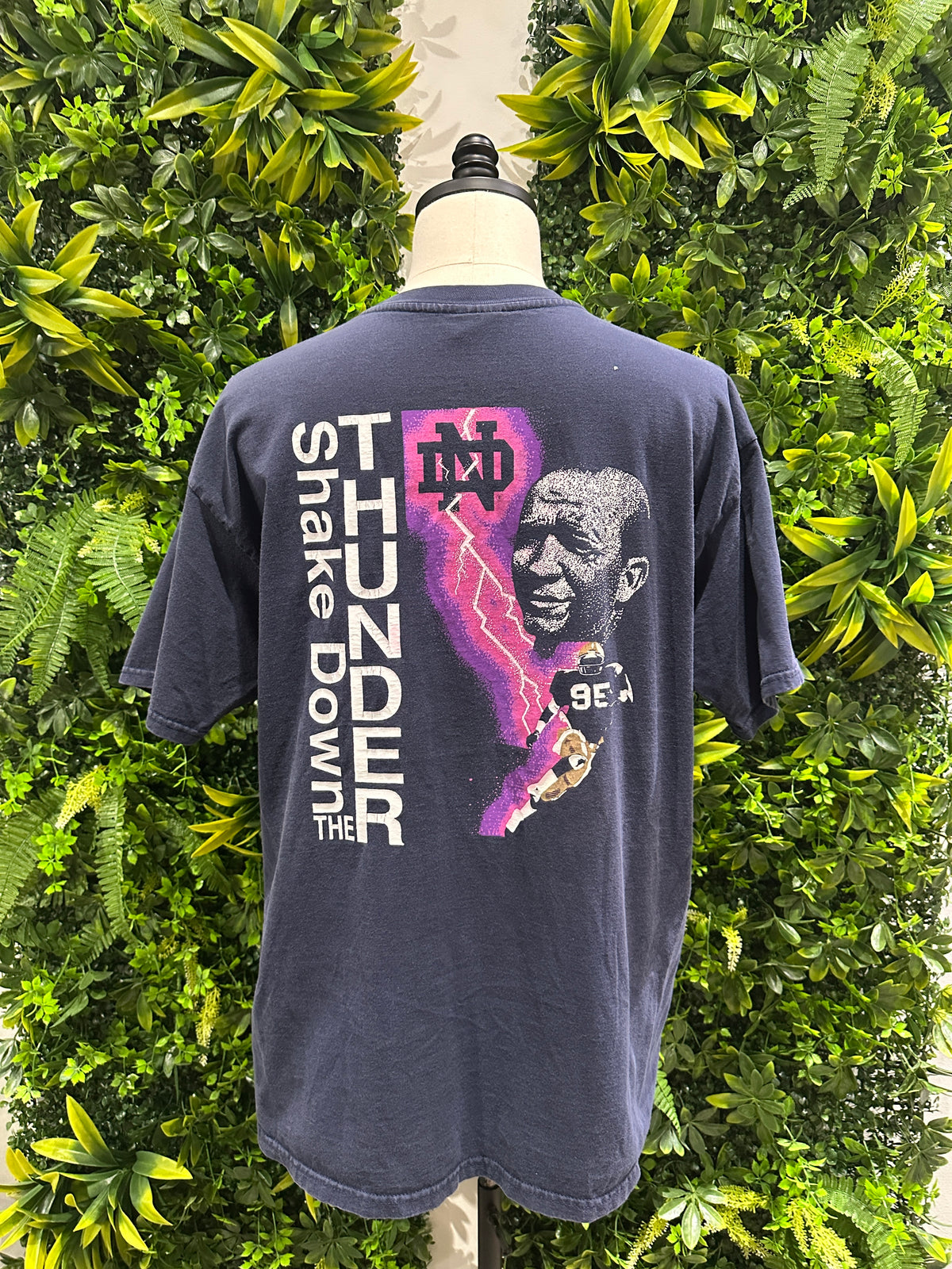 (Mens XL) 90s Notre Dame 'Shake Down The Thunder' Shirt 007