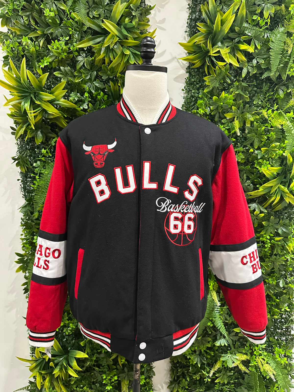 (Mens Large) NBA Chicago Bulls Reversible Spell-Out Varsity Jacket