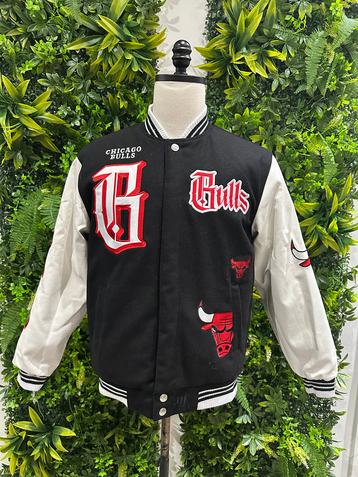 (Mens Small) NBA Chicago Bulls Black & White Reversible Varsity Jacket