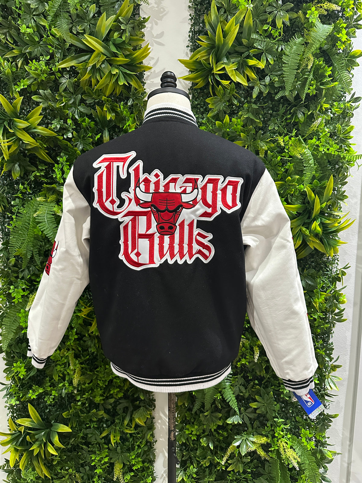 (Mens Small) NBA Chicago Bulls Black & White Reversible Varsity Jacket