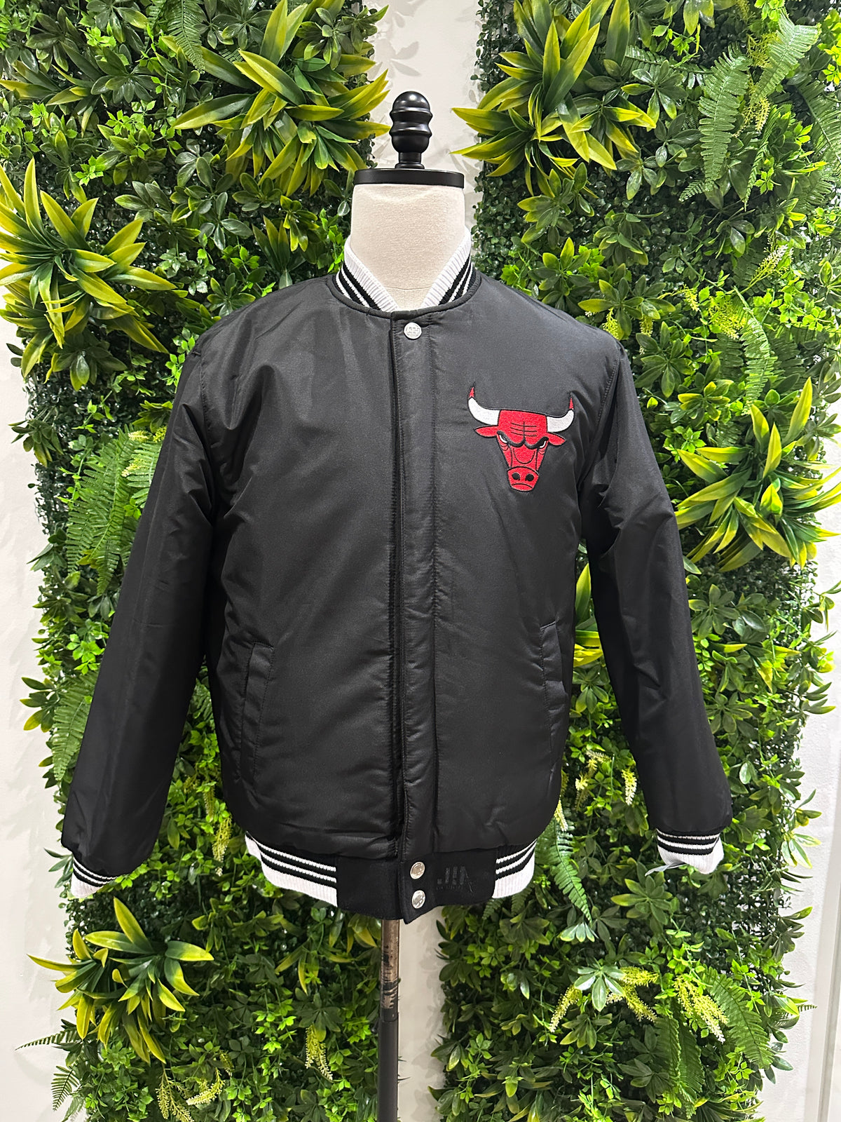 (Mens Small) NBA Chicago Bulls Black & White Reversible Varsity Jacket