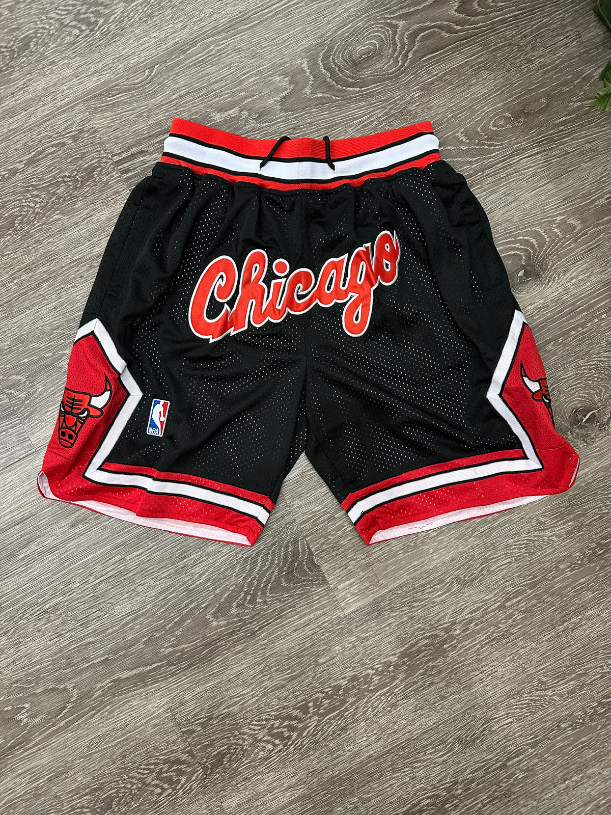 (Mens Large) NBA Chicago Bulls Black Basketball Shorts