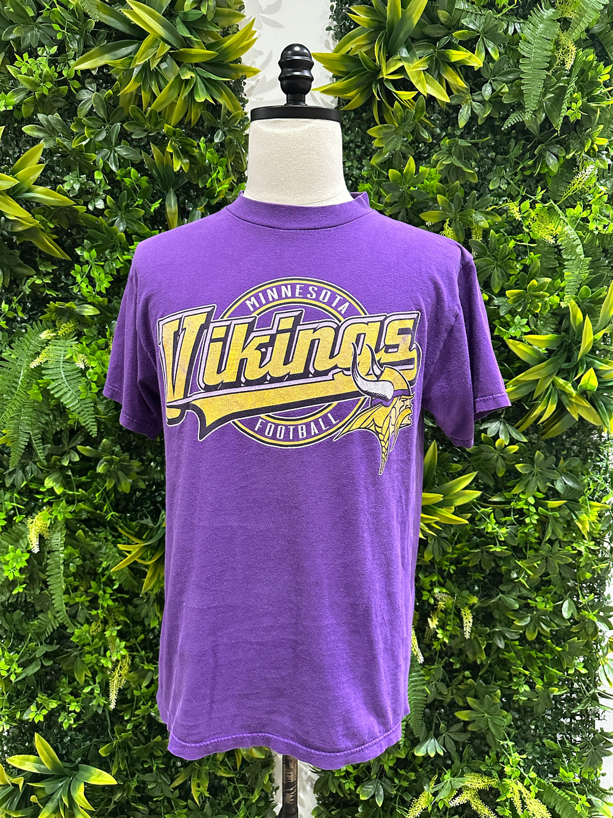 (Mens Medium) 90s Minnestota Vikings Spell-Out Shirt 007