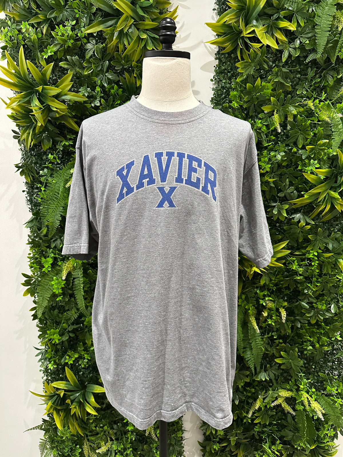 (Mens XL) 90s Xavier University Spell-Out Shirt 007
