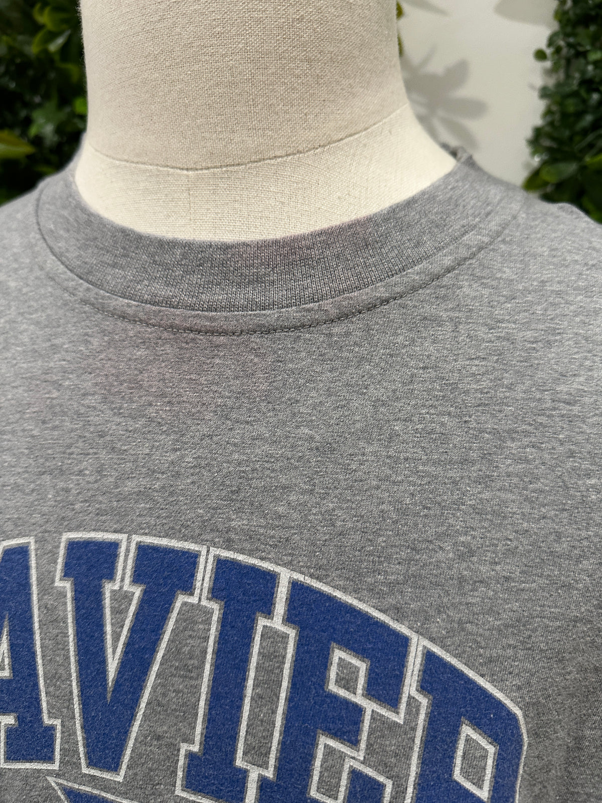 (Mens XL) 90s Xavier University Spell-Out Shirt 007