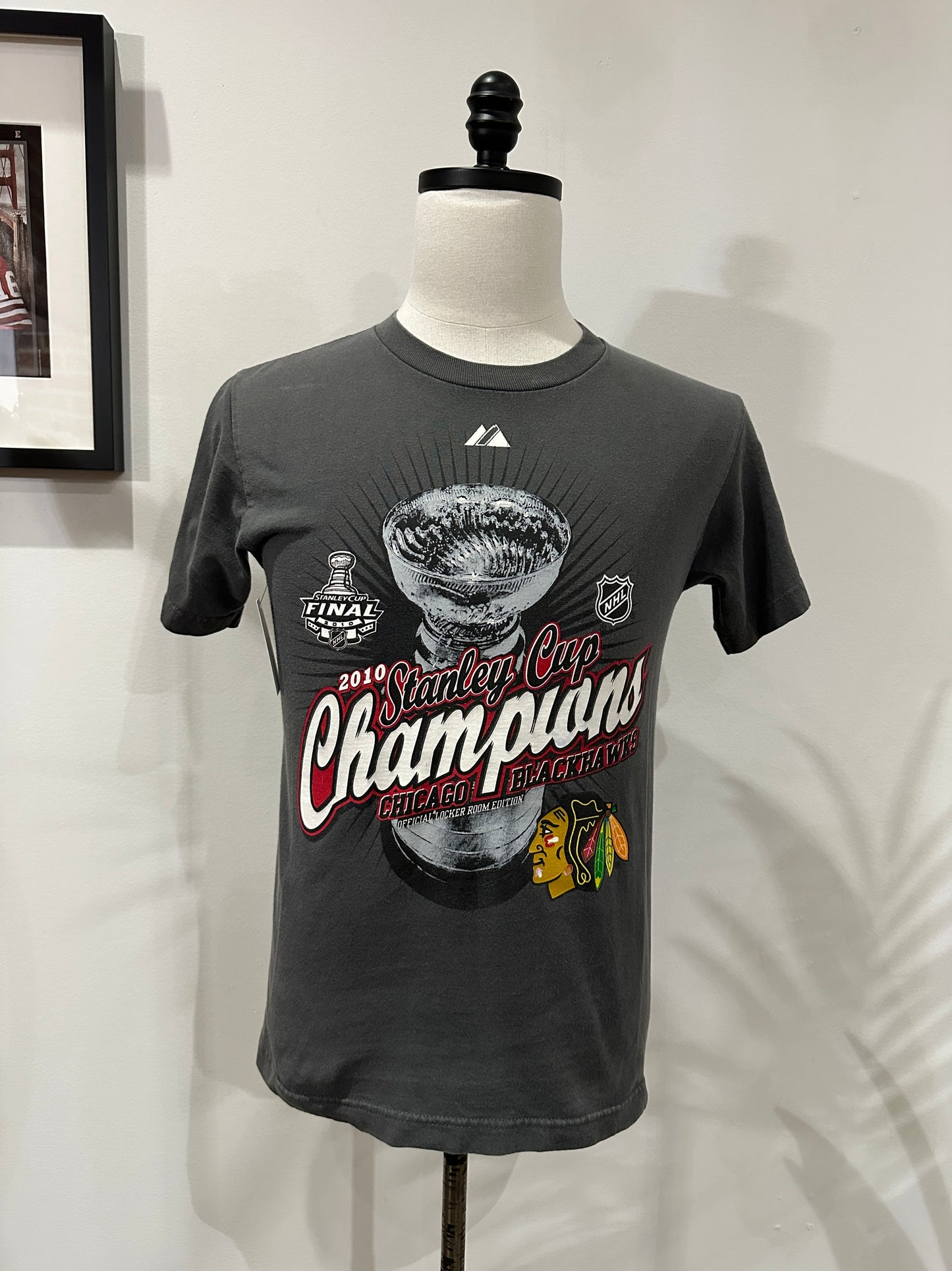 (Mens Small) 2010 Chicago Blackhawks Champs Shirt