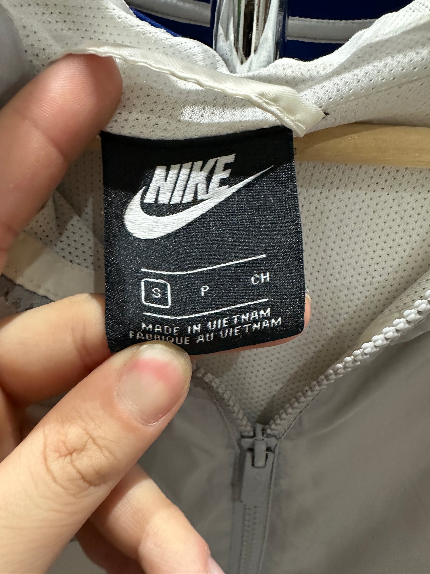 (Mens Small) Nike White & Gray Windbreaker